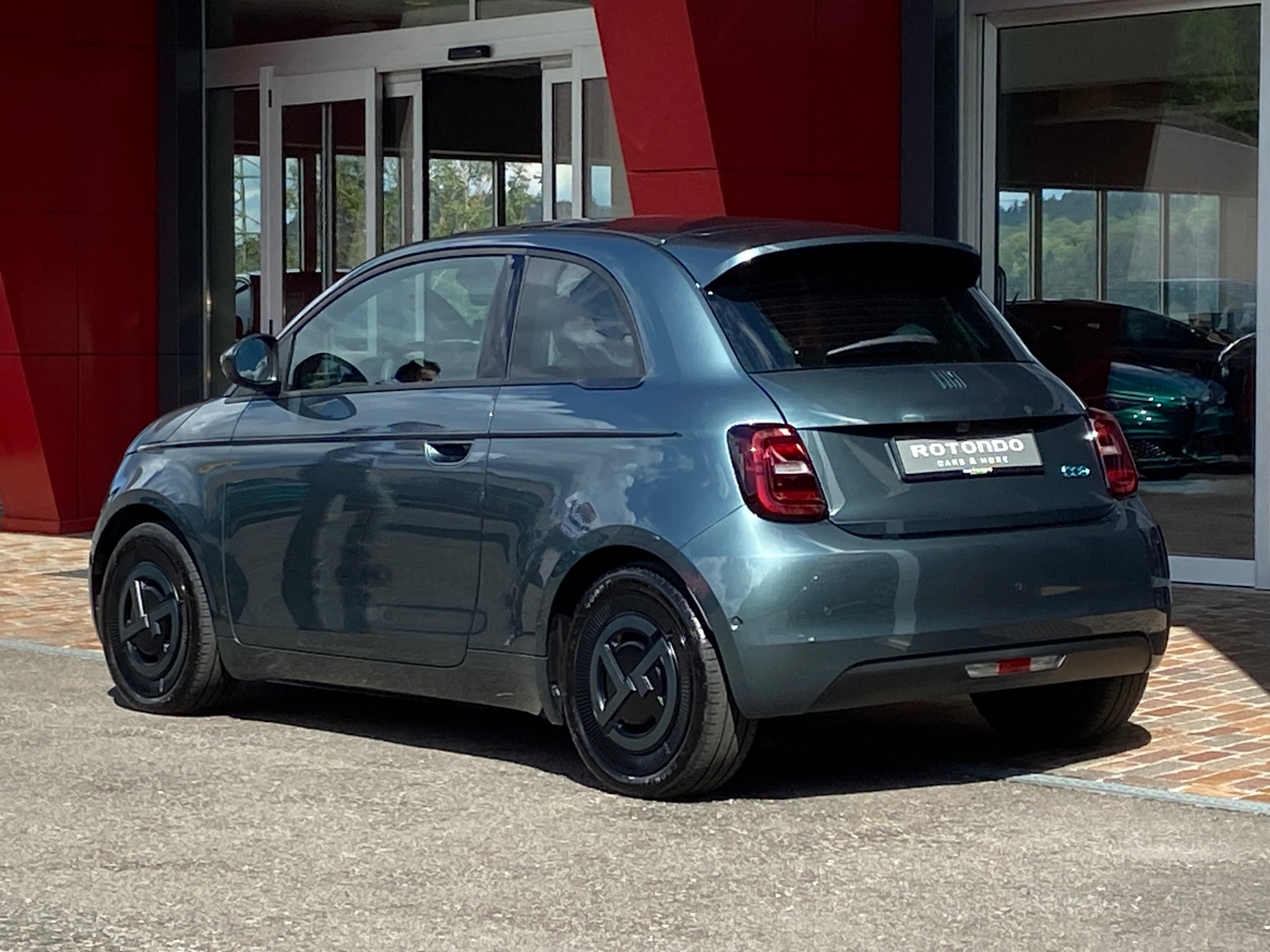 FIAT 500 electric 87 kW Giorgio Armani Collector’s Edition-image-19