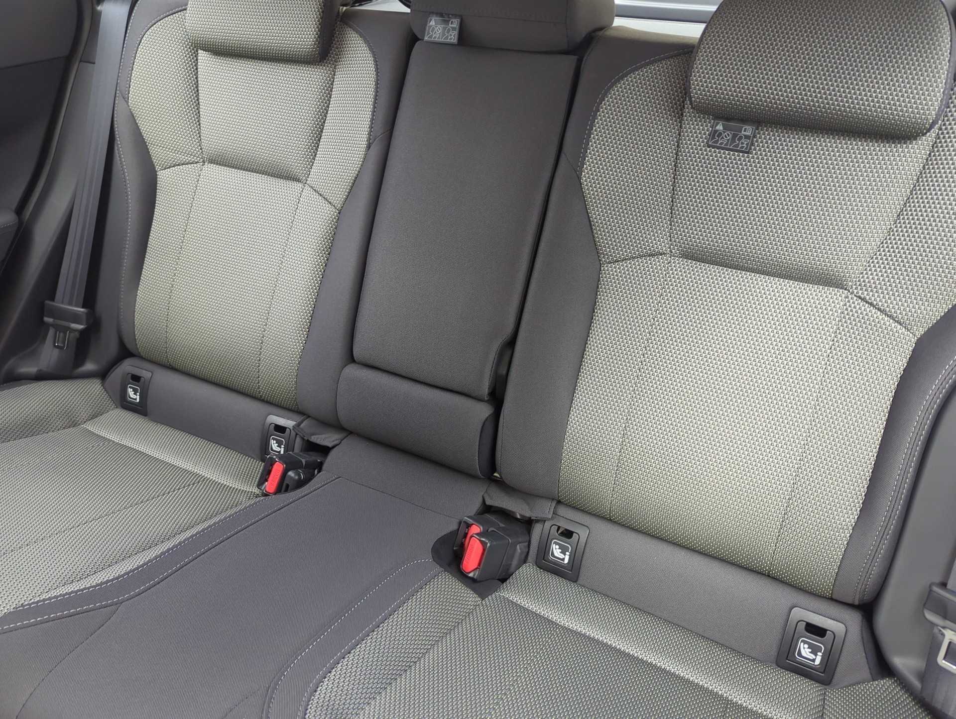 SUBARU Crosstrek 2.0i e-Boxer Swiss Plus-image-10