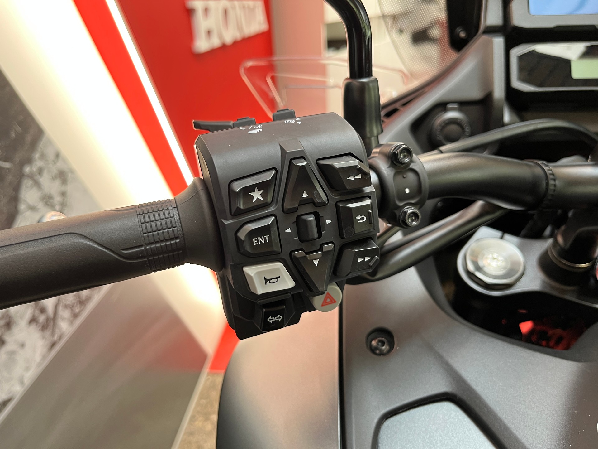 HONDA NT 1100-image-8