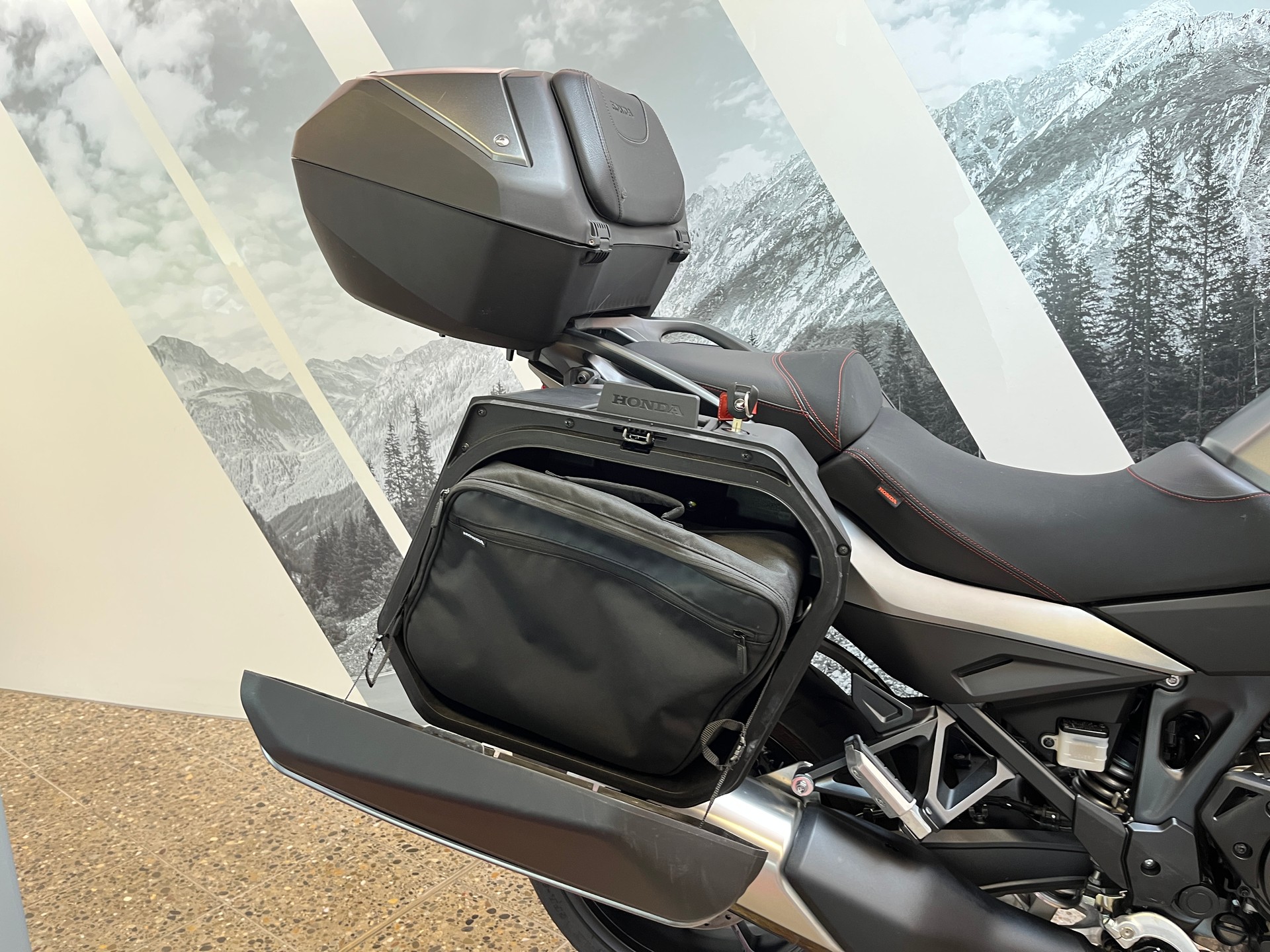 HONDA NT 1100-image-6