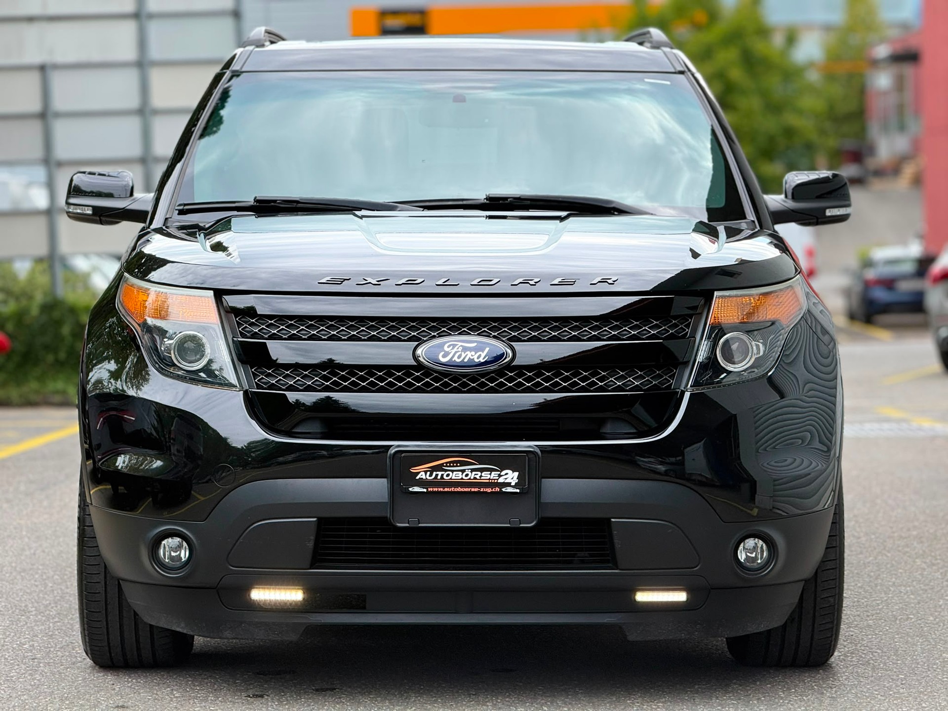 FORD EXPLORER-showroom-element-2