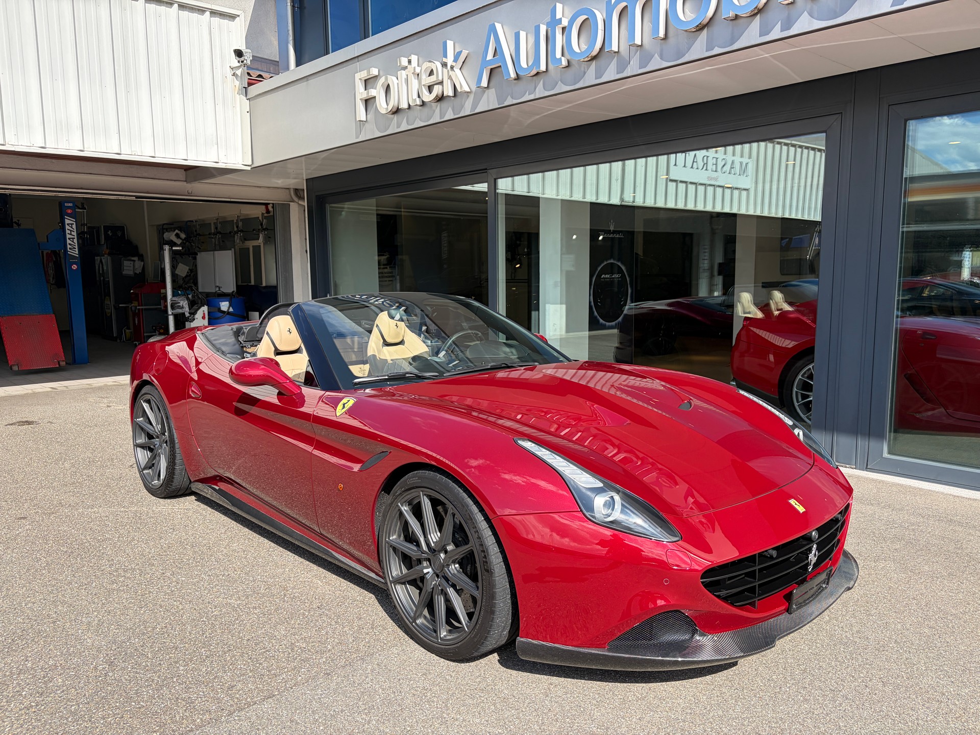 FERRARI California 3.9 V8 T-showroom-element-2
