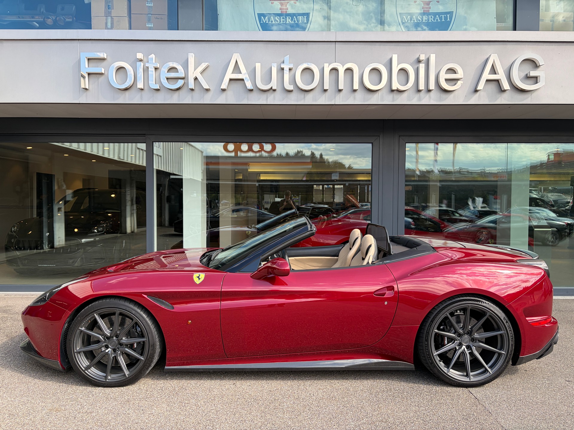 FERRARI California 3.9 V8 T-showroom-element-1