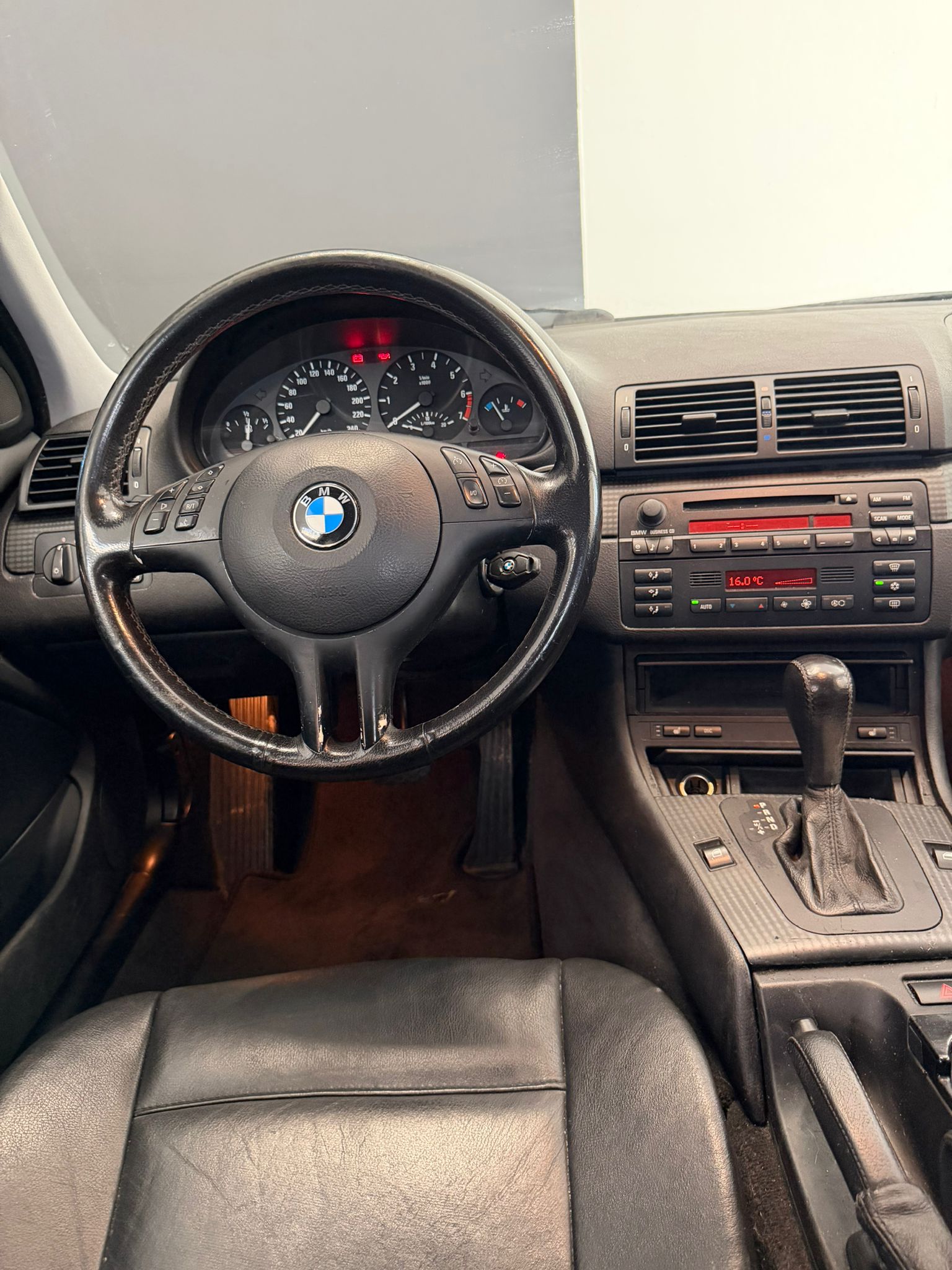 BMW 325i ***CH-Fahrzeug*** mit Sitzheizung-image-8