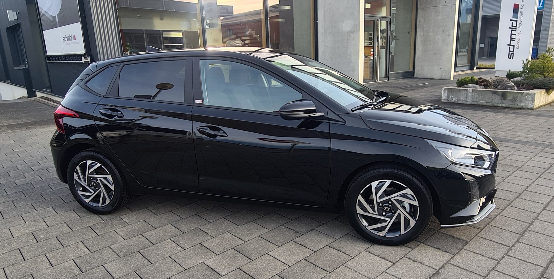 HYUNDAI i20 1.0 T-GDi Amplia GO! DCT-showroom-element-1