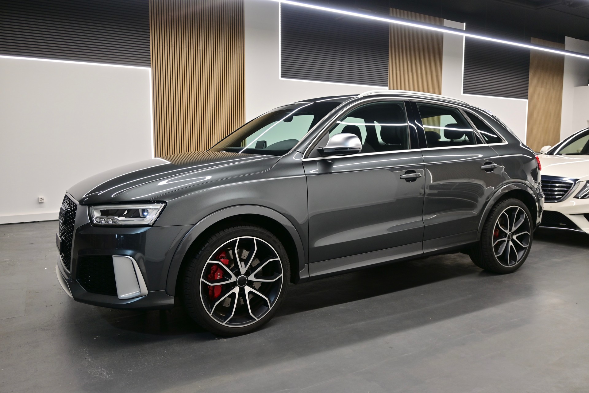 AUDI RS Q3 2.5 TFSI performance quattro S-tronic-showroom-element-3