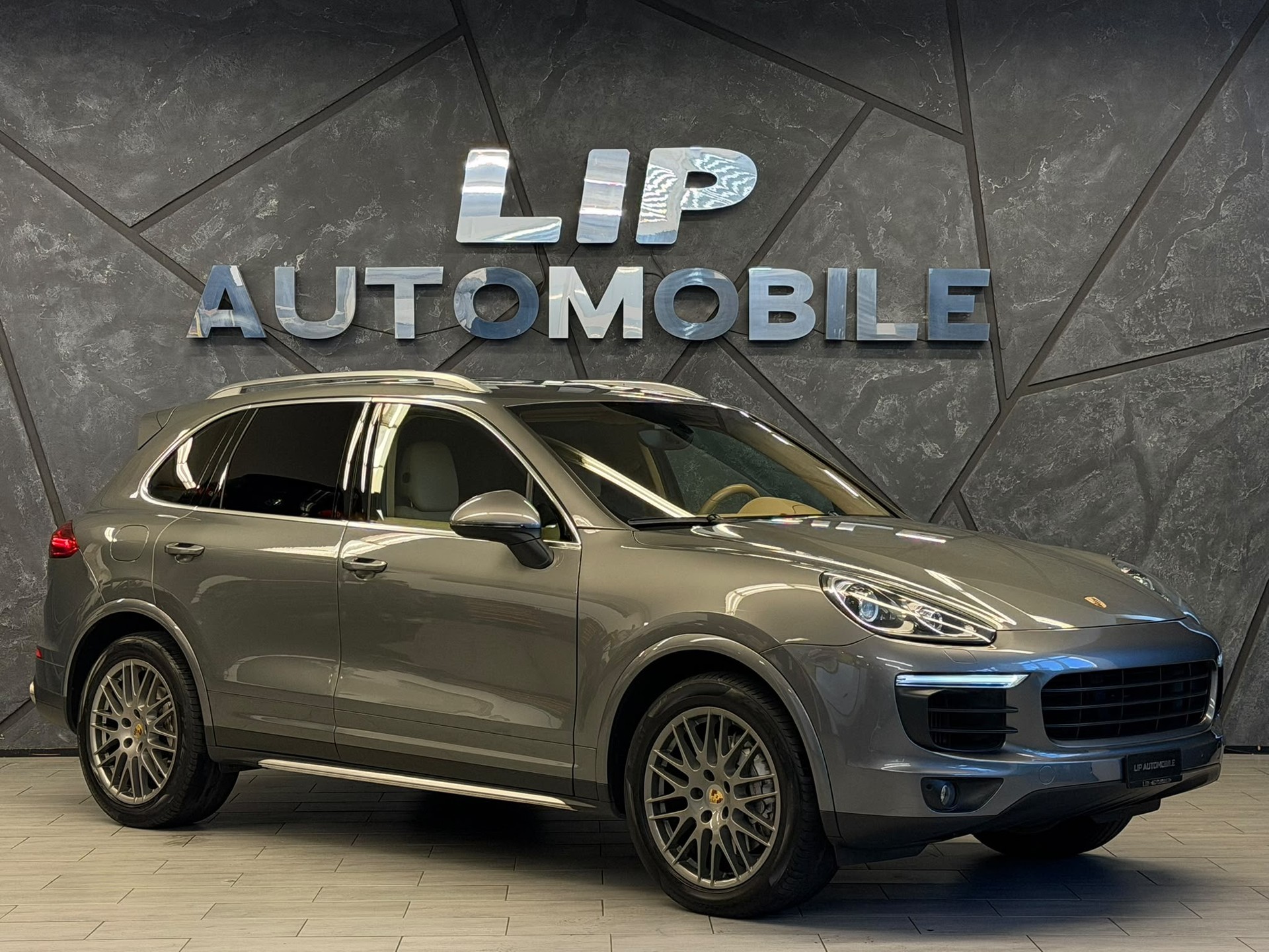PORSCHE Cayenne S-showroom-element-2