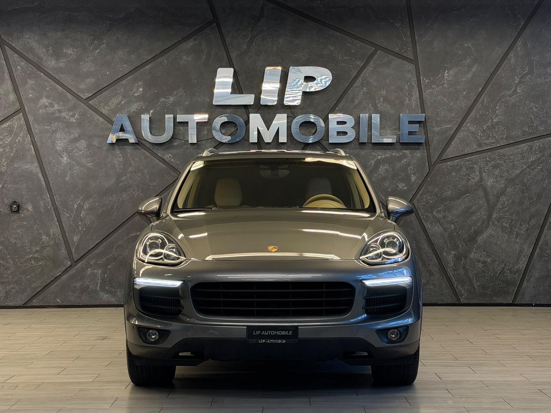 PORSCHE Cayenne S-showroom-element-1