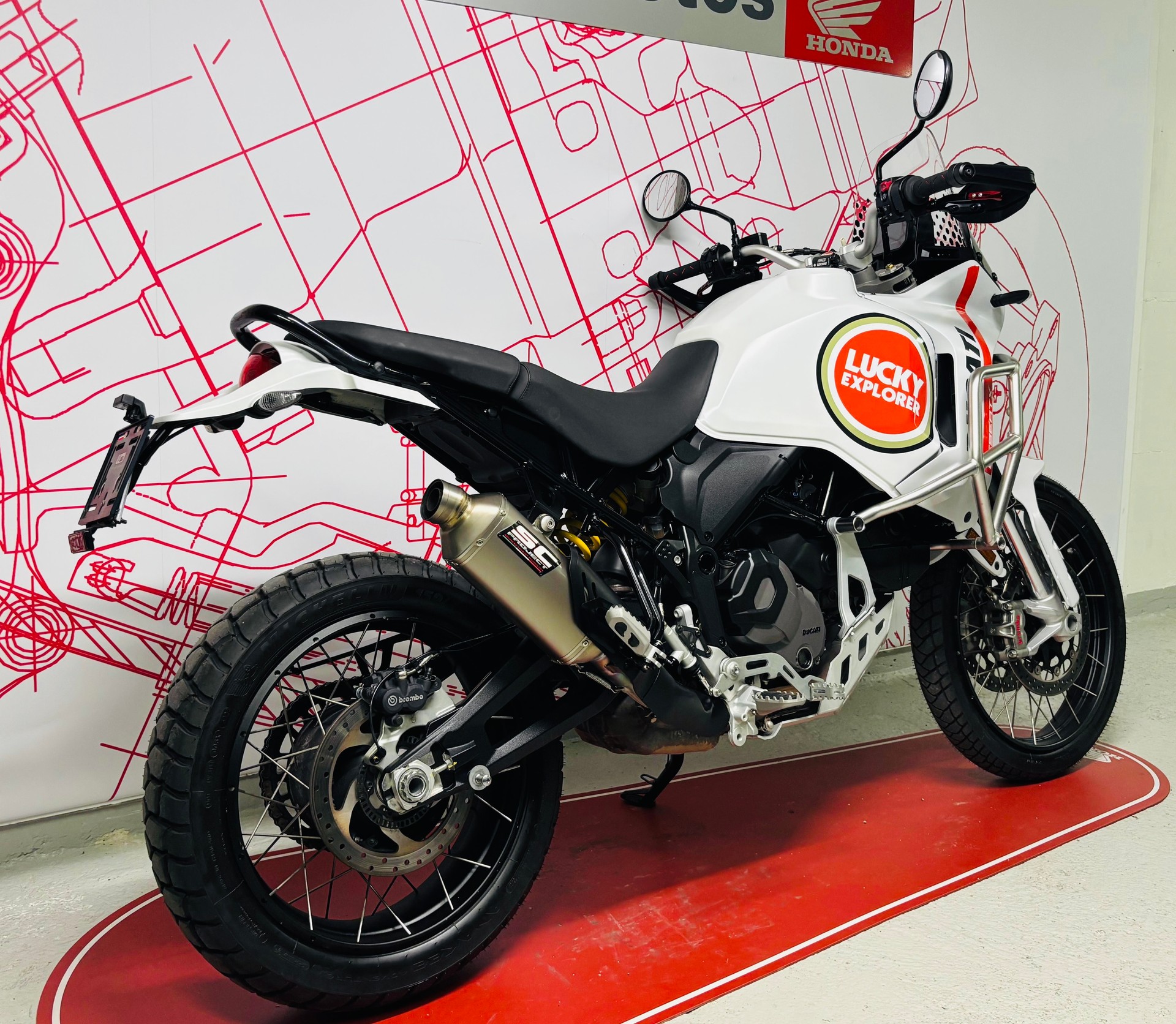 DUCATI Desert X-showroom-element-2