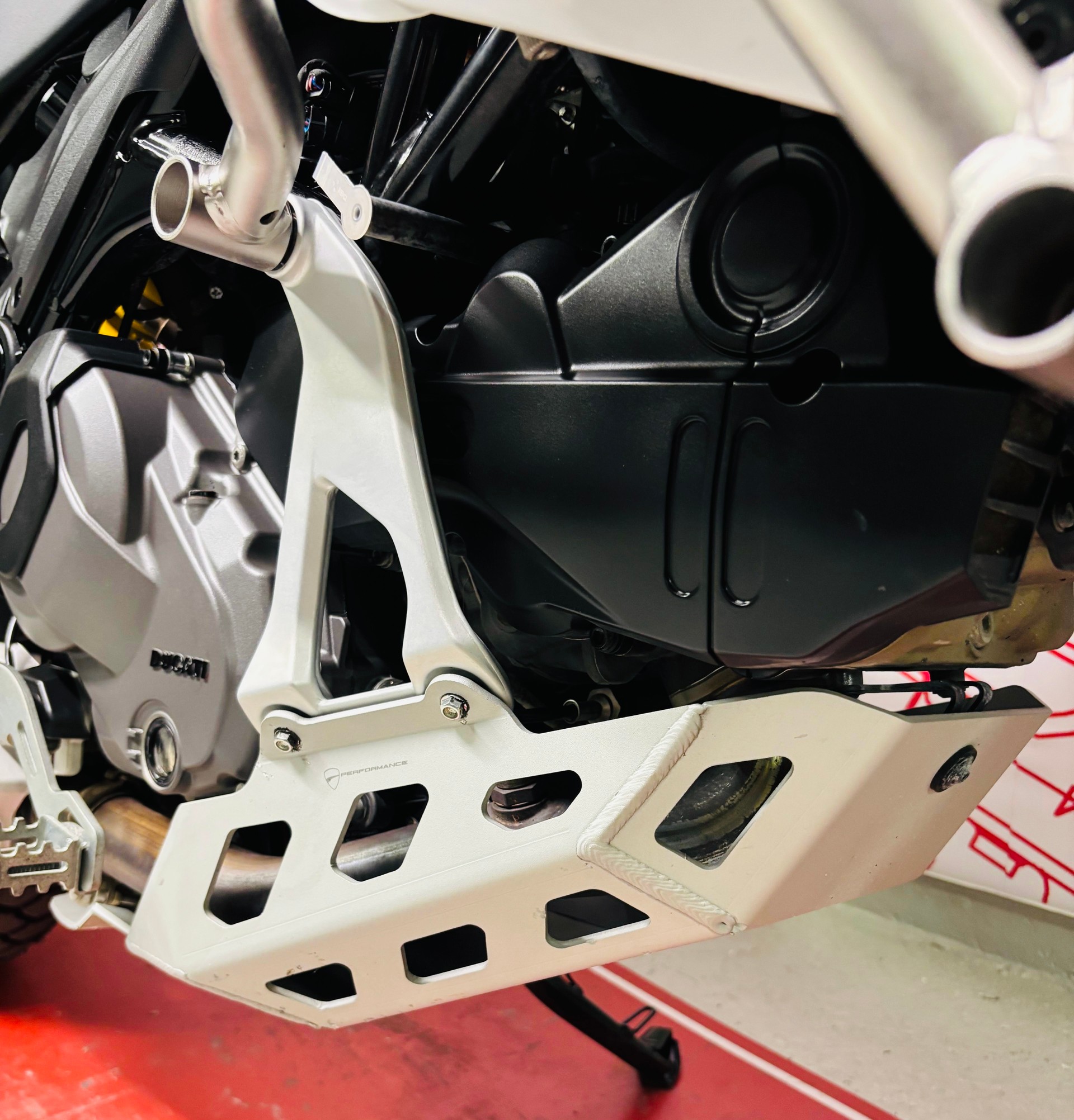 DUCATI Desert X-image-6
