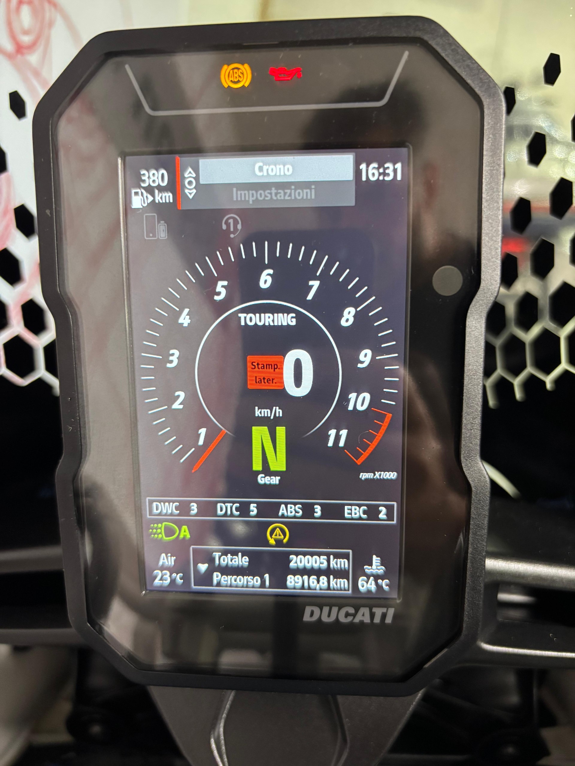 DUCATI Desert X-showroom-element-3