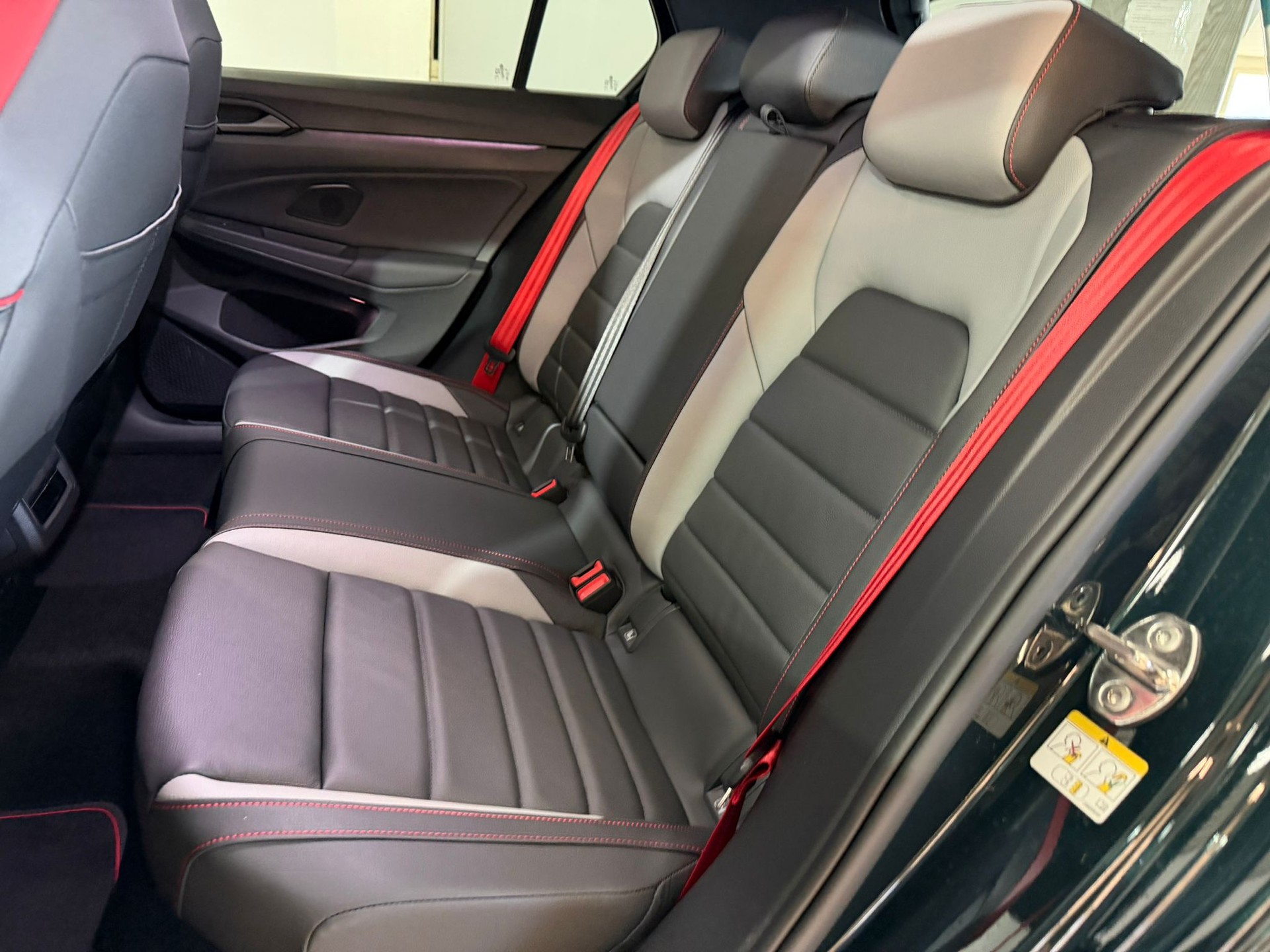 VW Golf 2.0 TSI GTI Edition 50 DSG-image-9