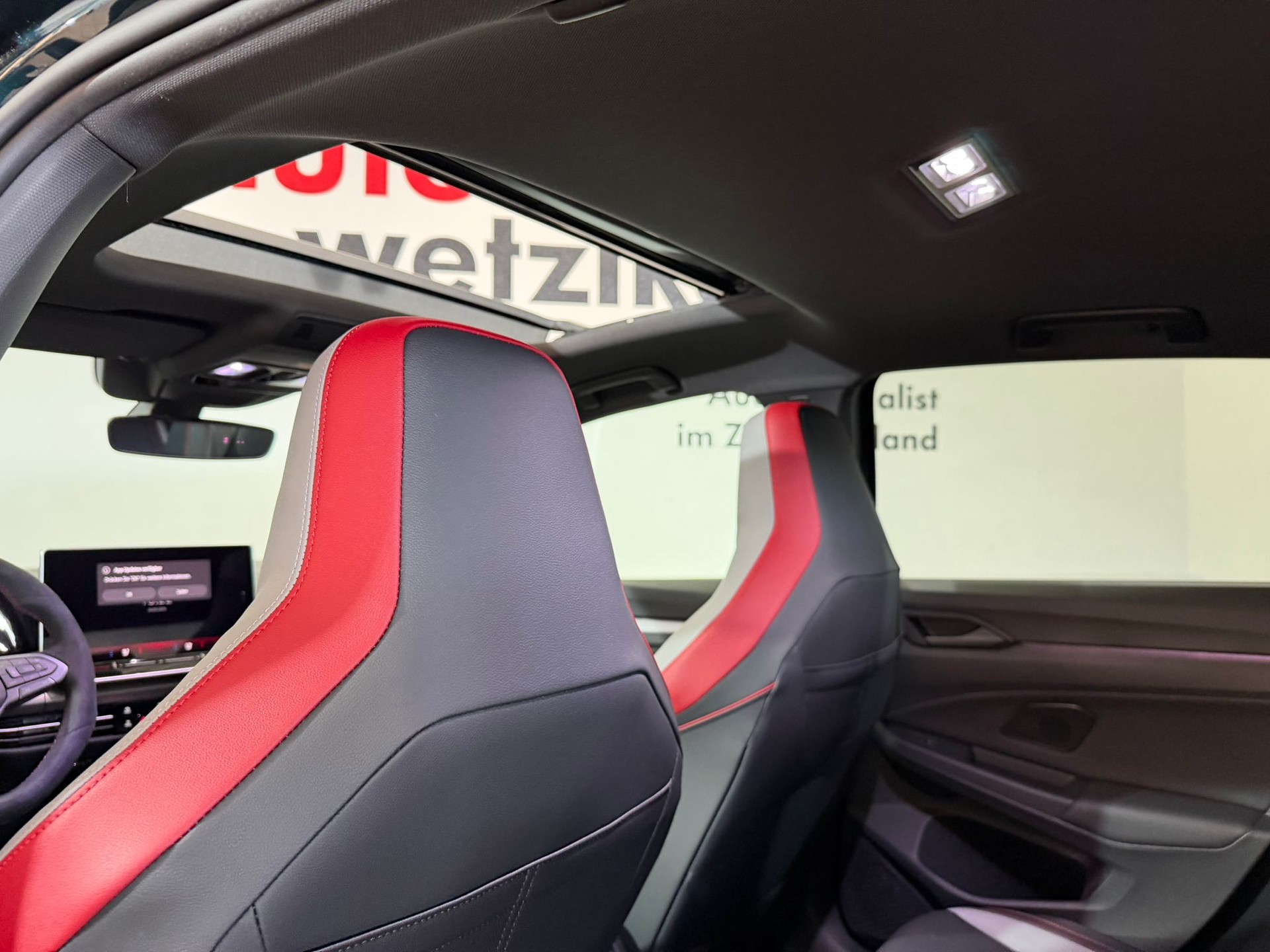 VW Golf 2.0 TSI GTI Edition 50 DSG-image-10