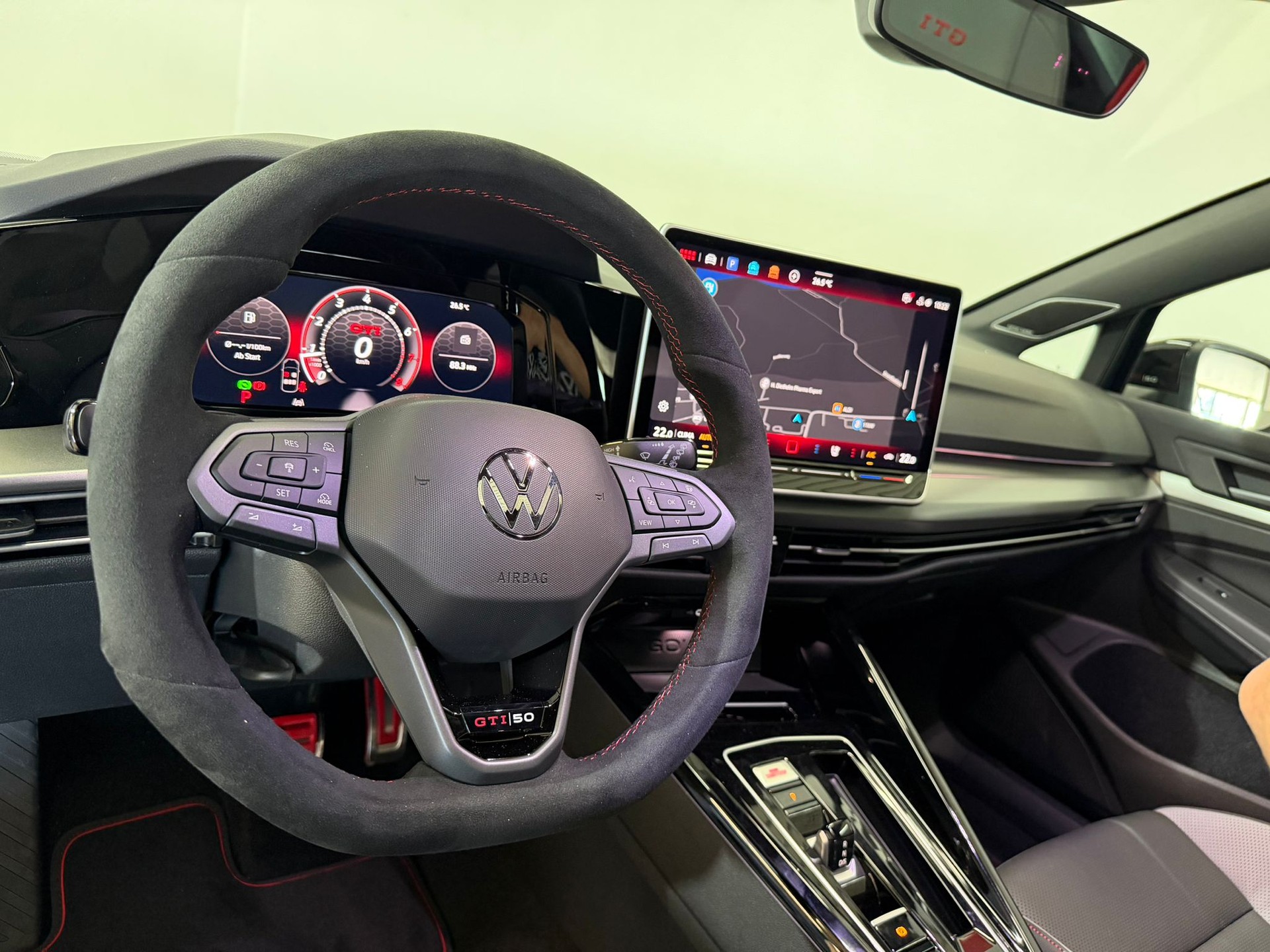 VW Golf 2.0 TSI GTI Edition 50 DSG-image-5