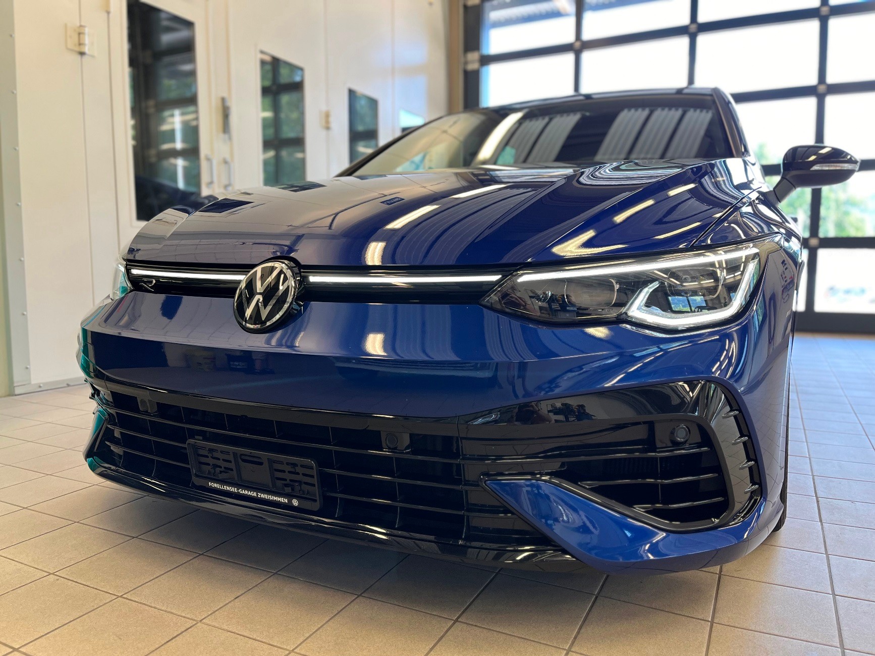 VW Golf 2.0 TSI R DSG 4Motion-image-1