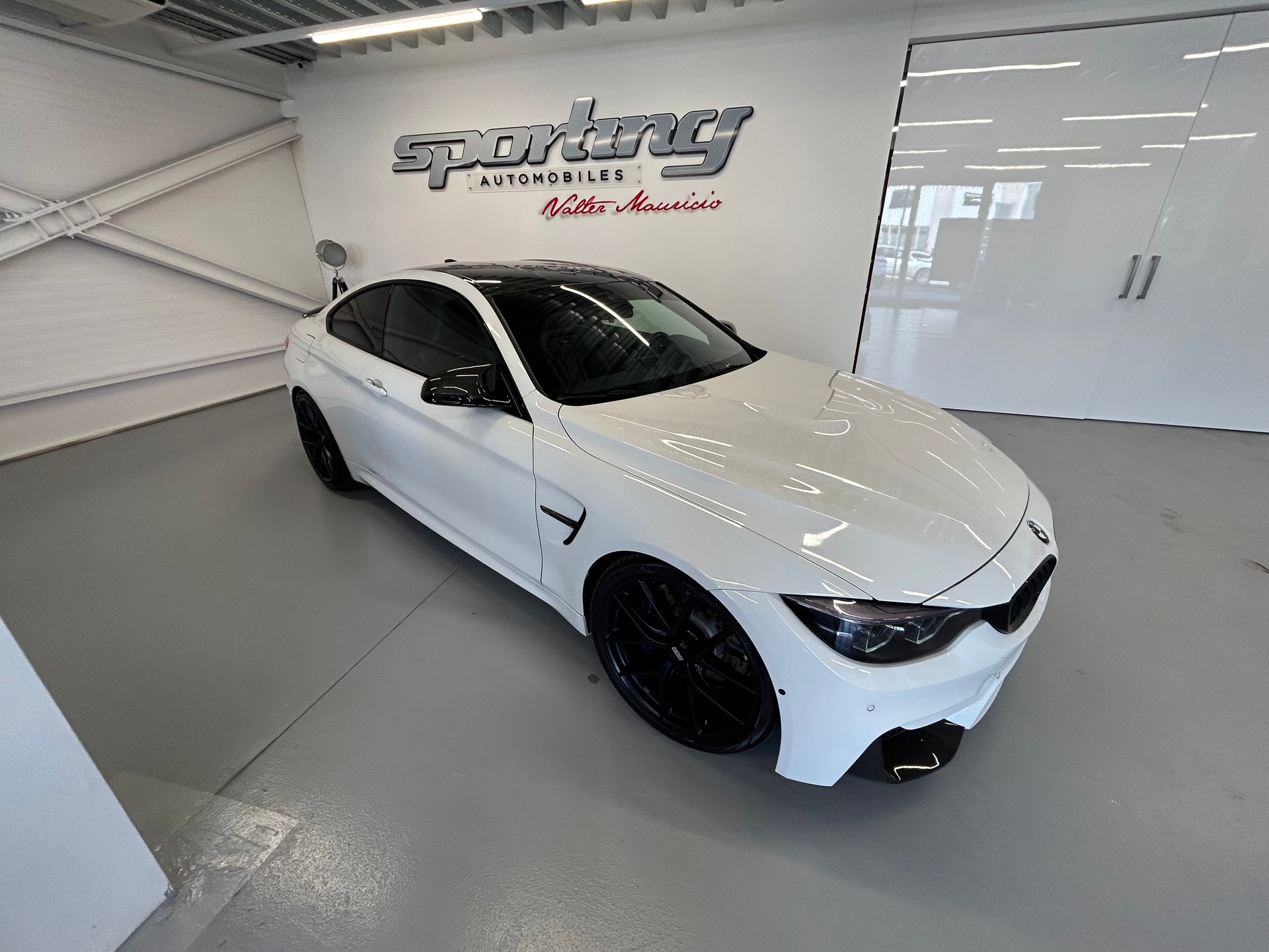 BMW M4 Coupé Competition DKG-showroom-element-2