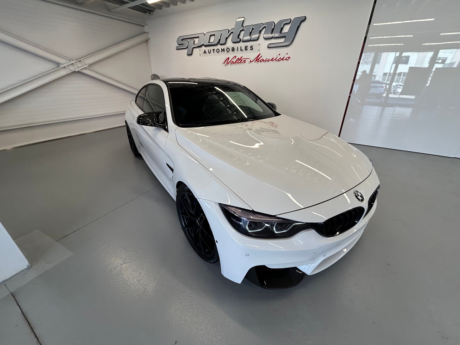 BMW M4 Coupé Competition DKG-showroom-element-1