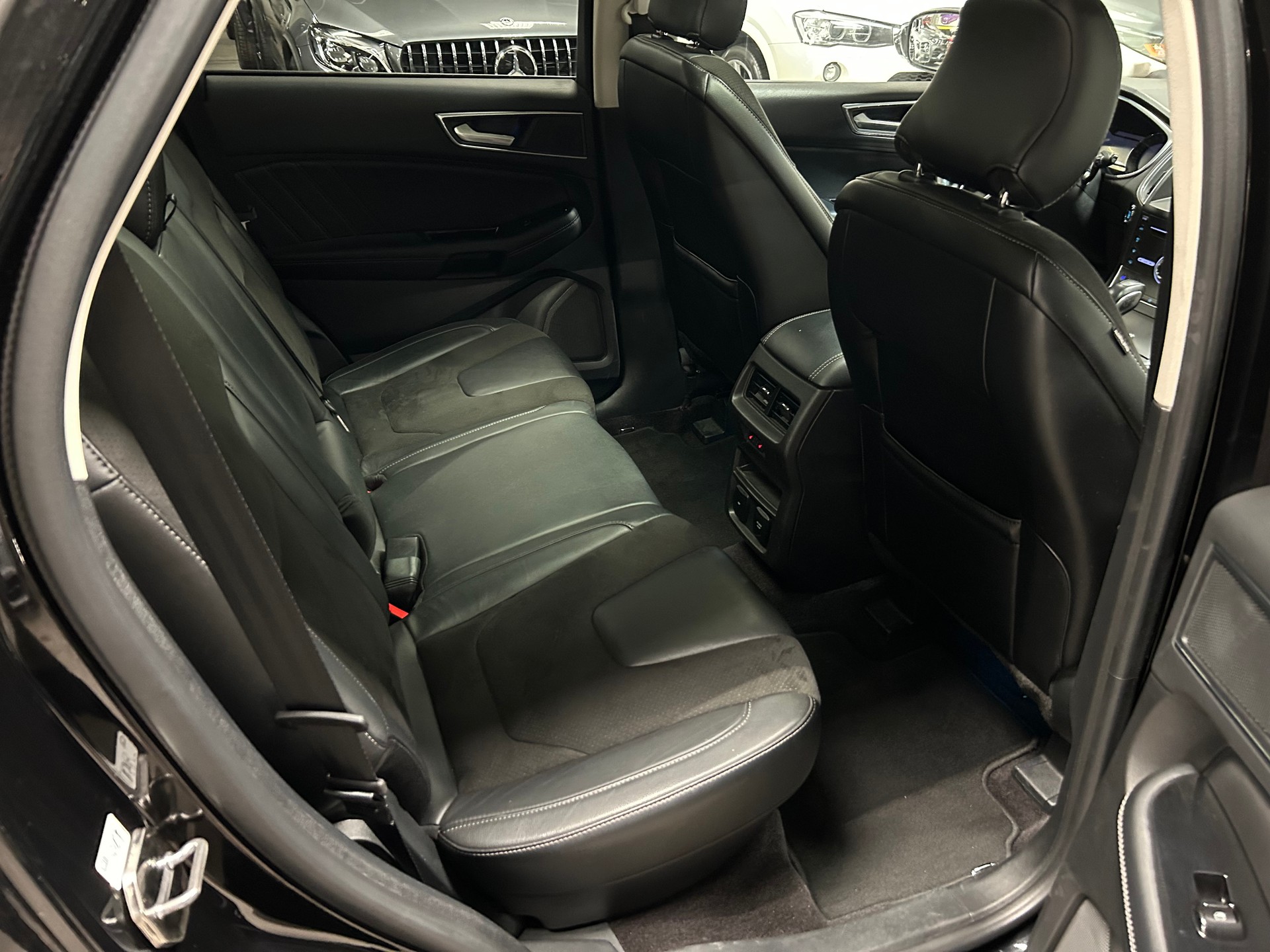 FORD Edge 2.0 TDCi ST-Line 4WD PowerShift-image-11