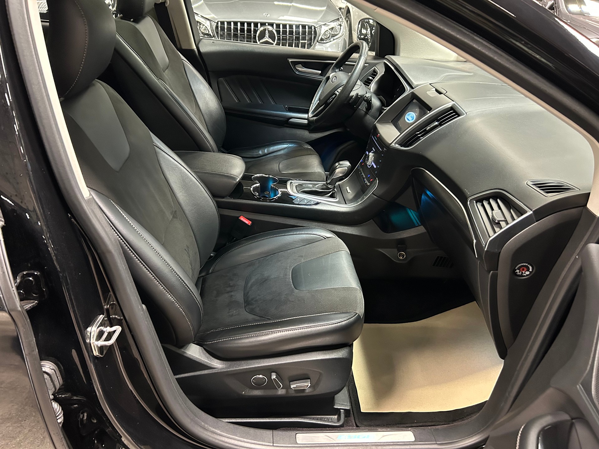FORD Edge 2.0 TDCi ST-Line 4WD PowerShift-image-13
