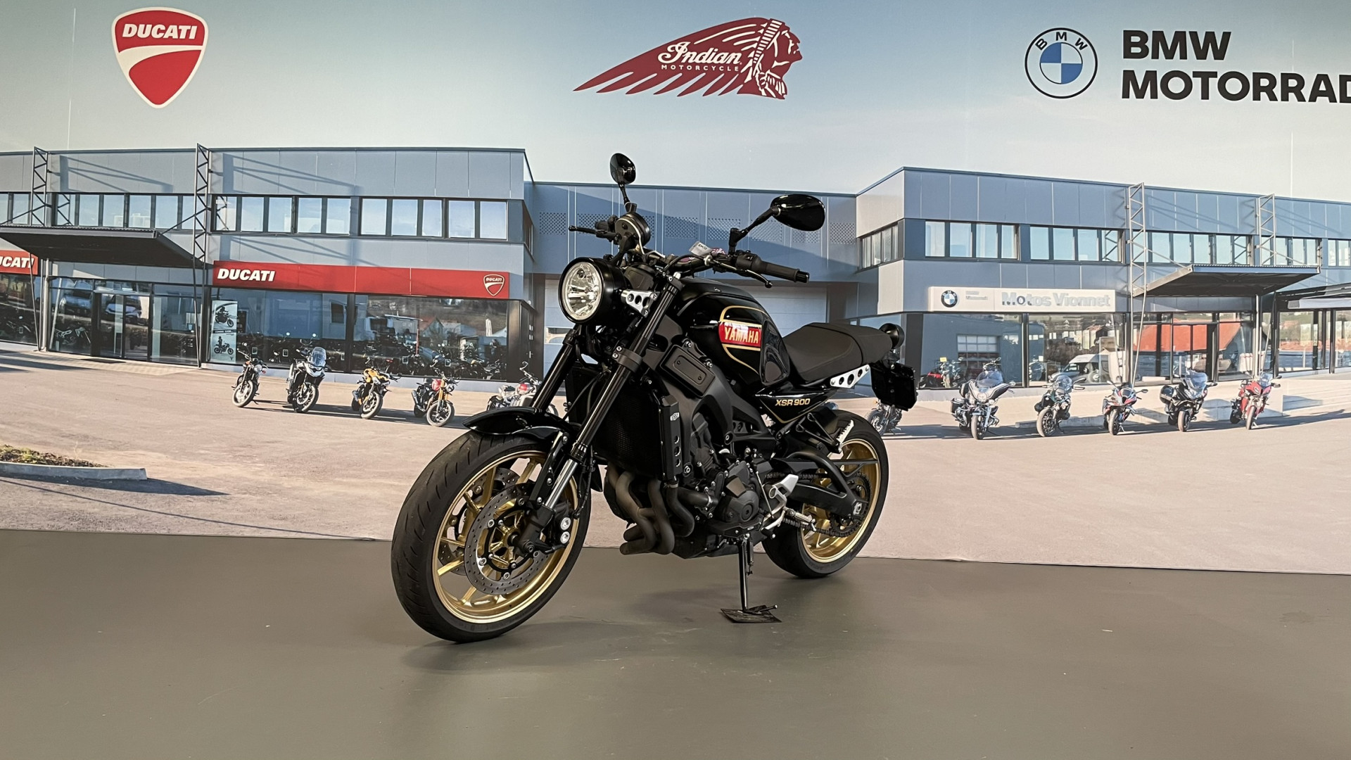 YAMAHA XSR 900 80 Black-image-2