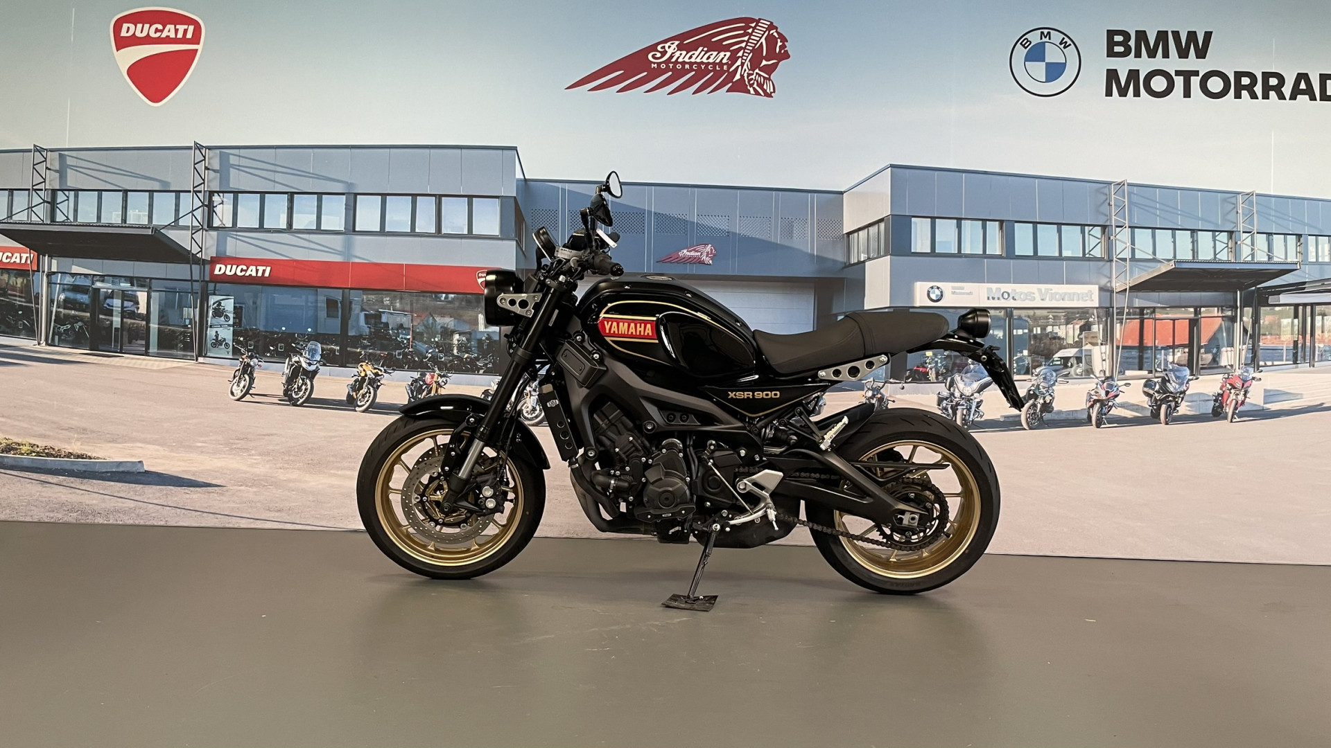 YAMAHA XSR 900 80 Black-image-3