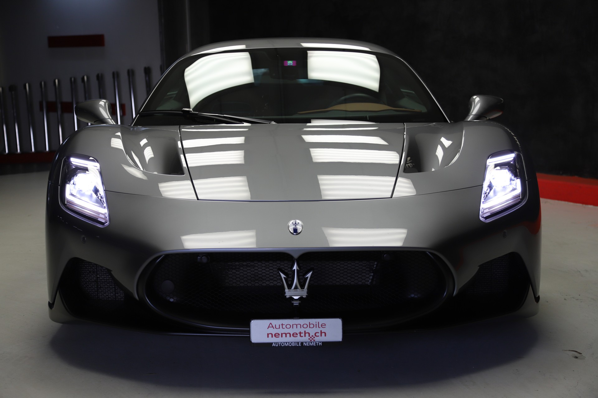 MASERATI MC 20-showroom-element-2