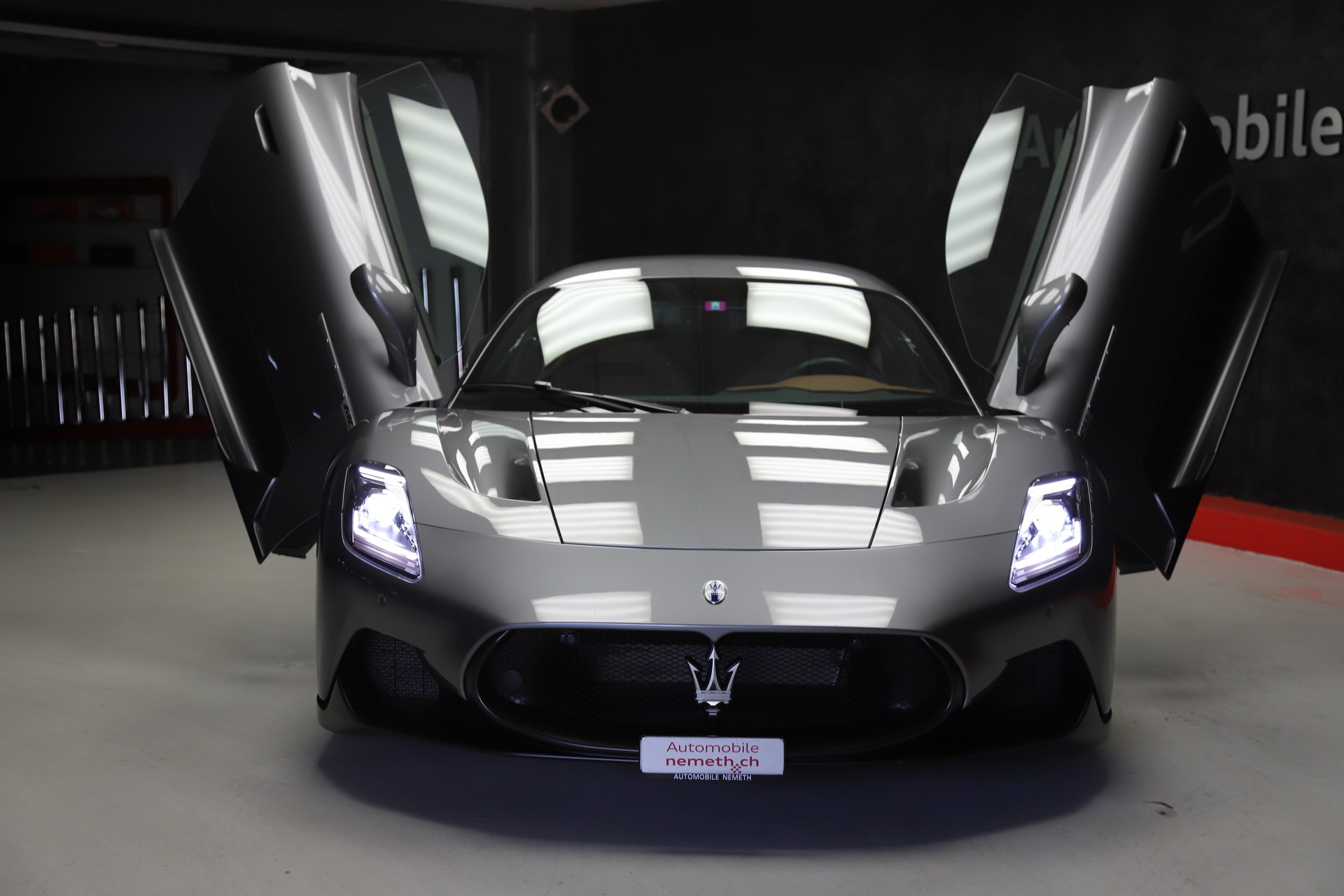 MASERATI MC 20-showroom-element-1