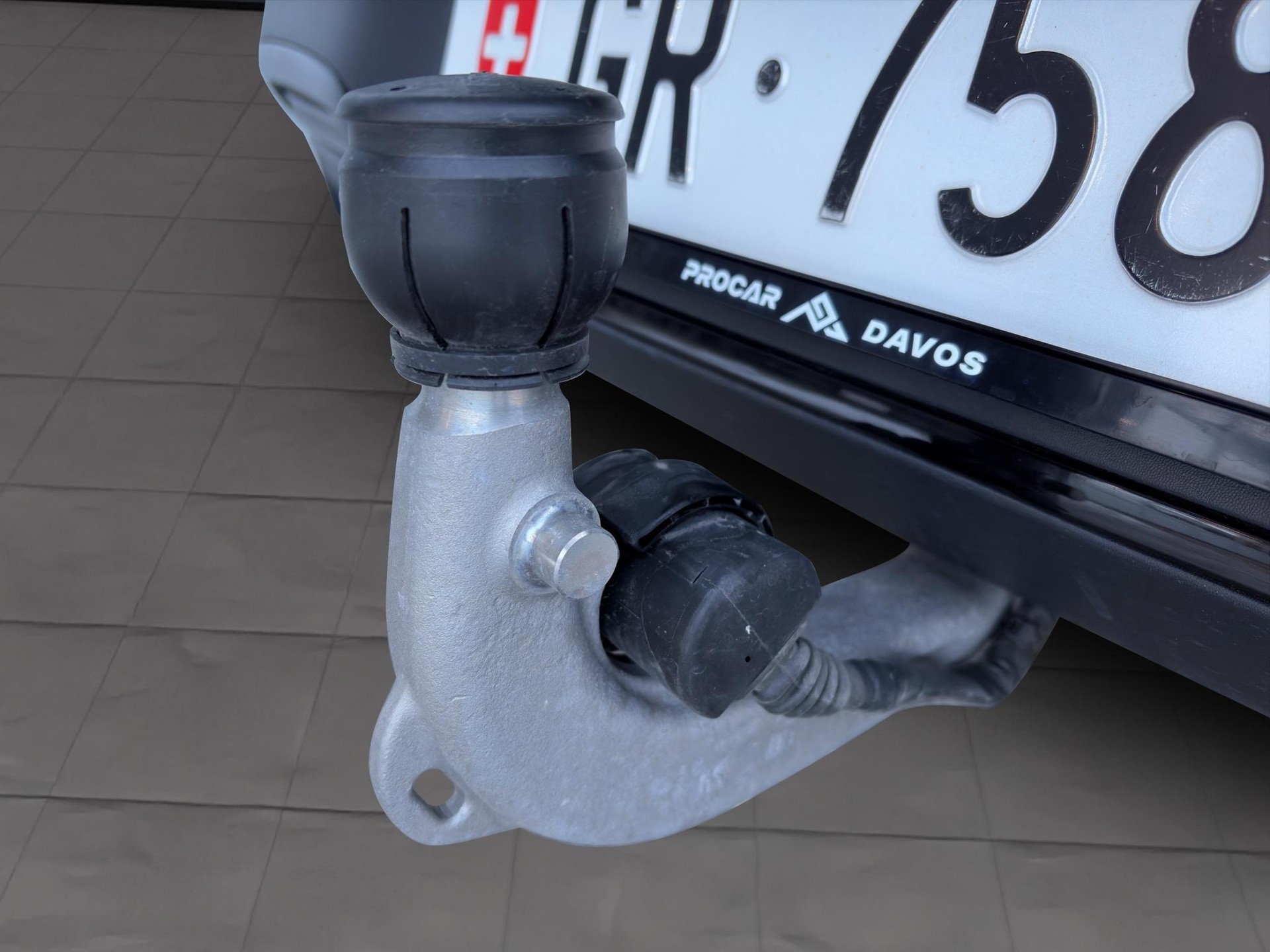 MERCEDES-BENZ EQA 350 Swiss Star AMG Line 4matic-image-14