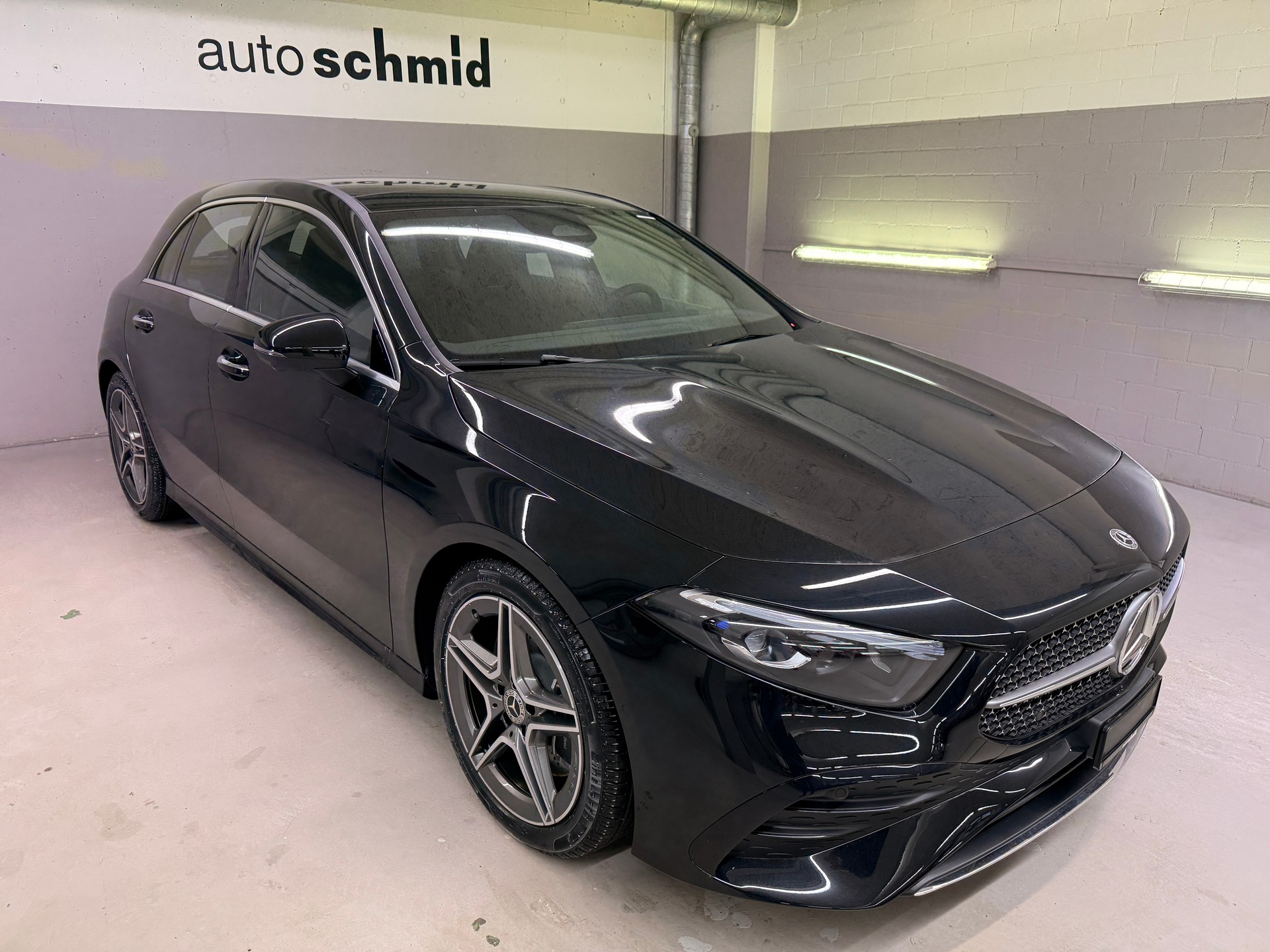 MERCEDES-BENZ A 250 4MATIC Kompaktlimousine-showroom-element-1