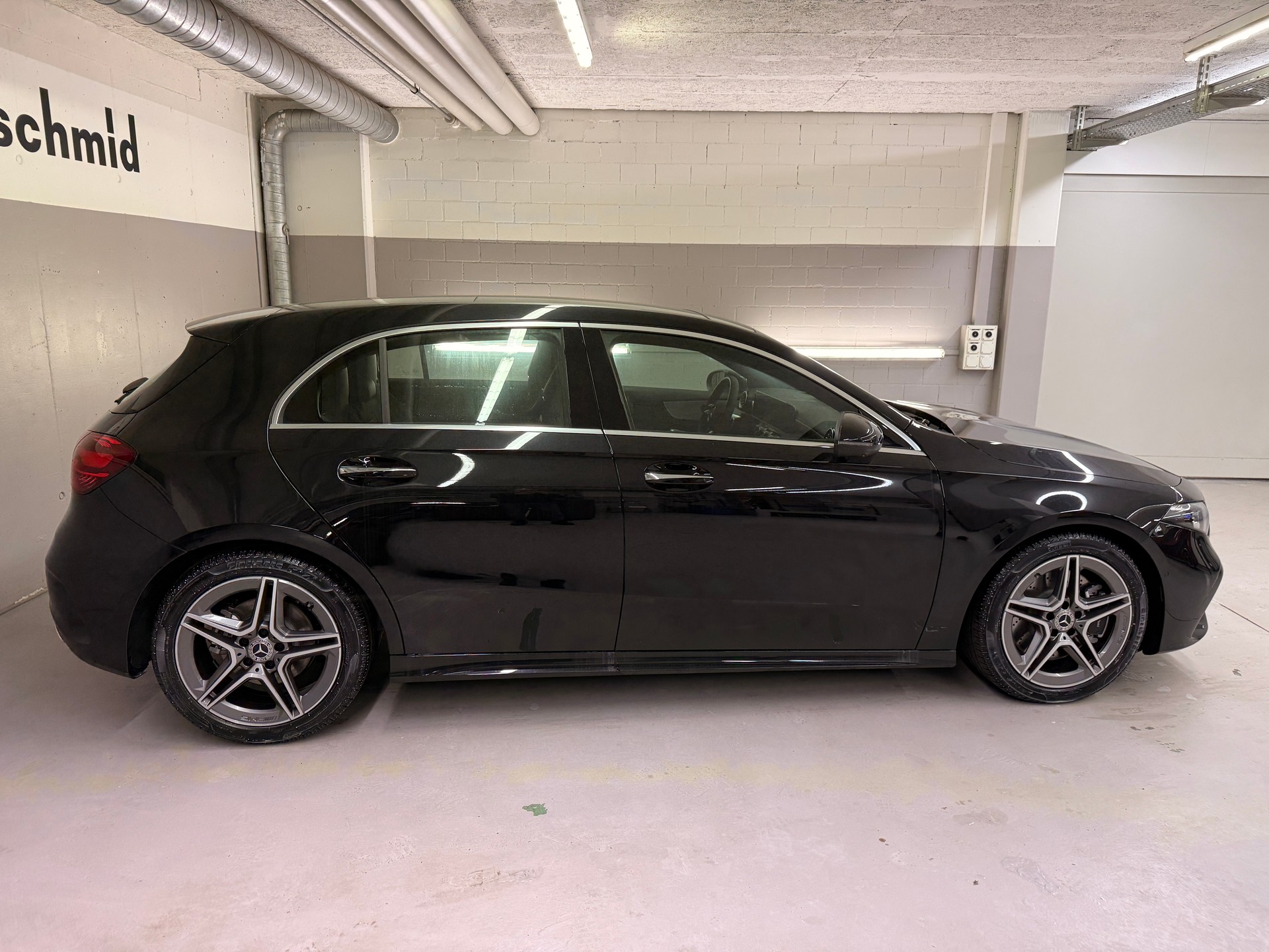 MERCEDES-BENZ A 250 4MATIC Kompaktlimousine-showroom-element-2