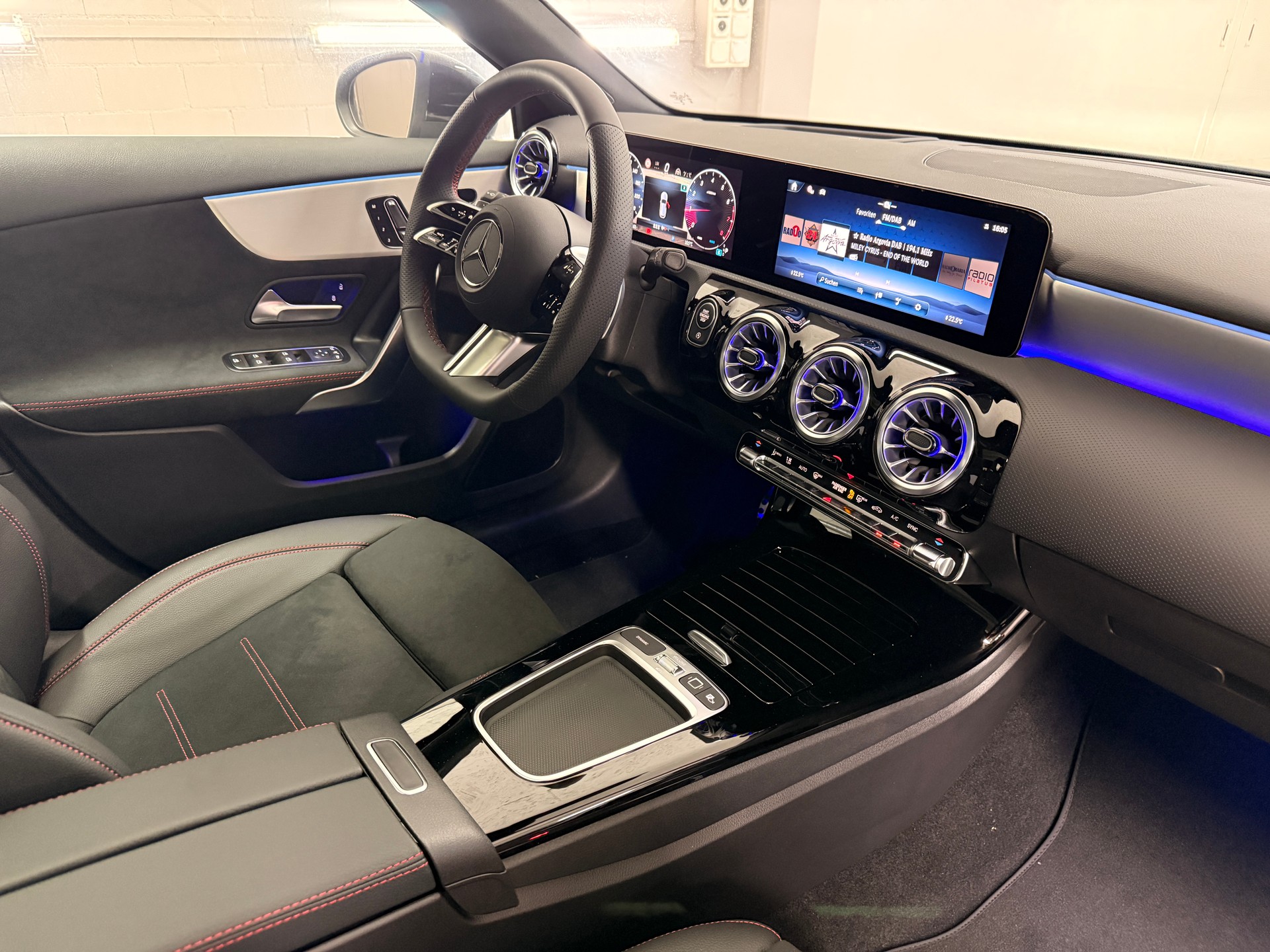 MERCEDES-BENZ A 250 4MATIC Kompaktlimousine-image-11