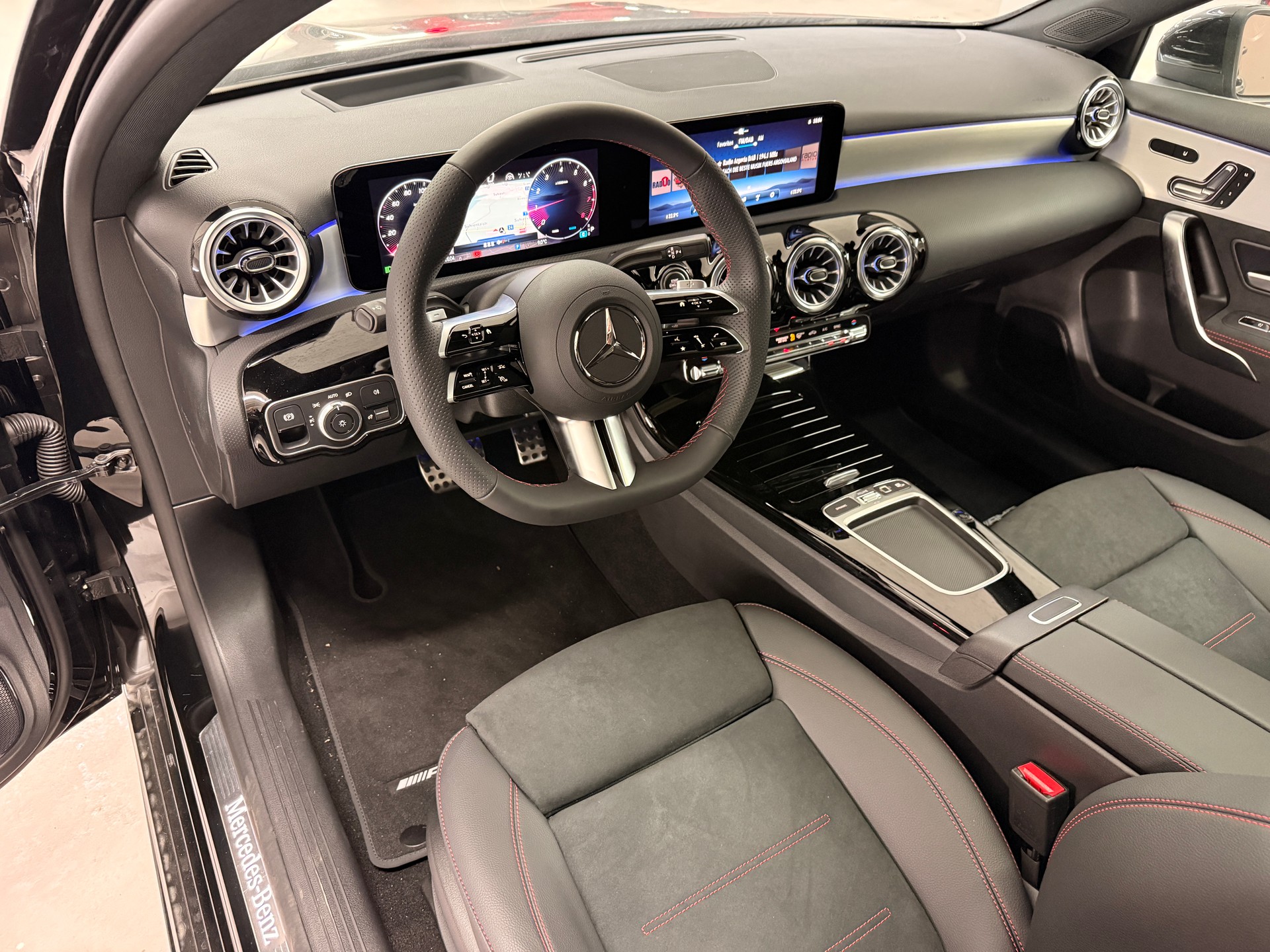 MERCEDES-BENZ A 250 4MATIC Kompaktlimousine-image-6