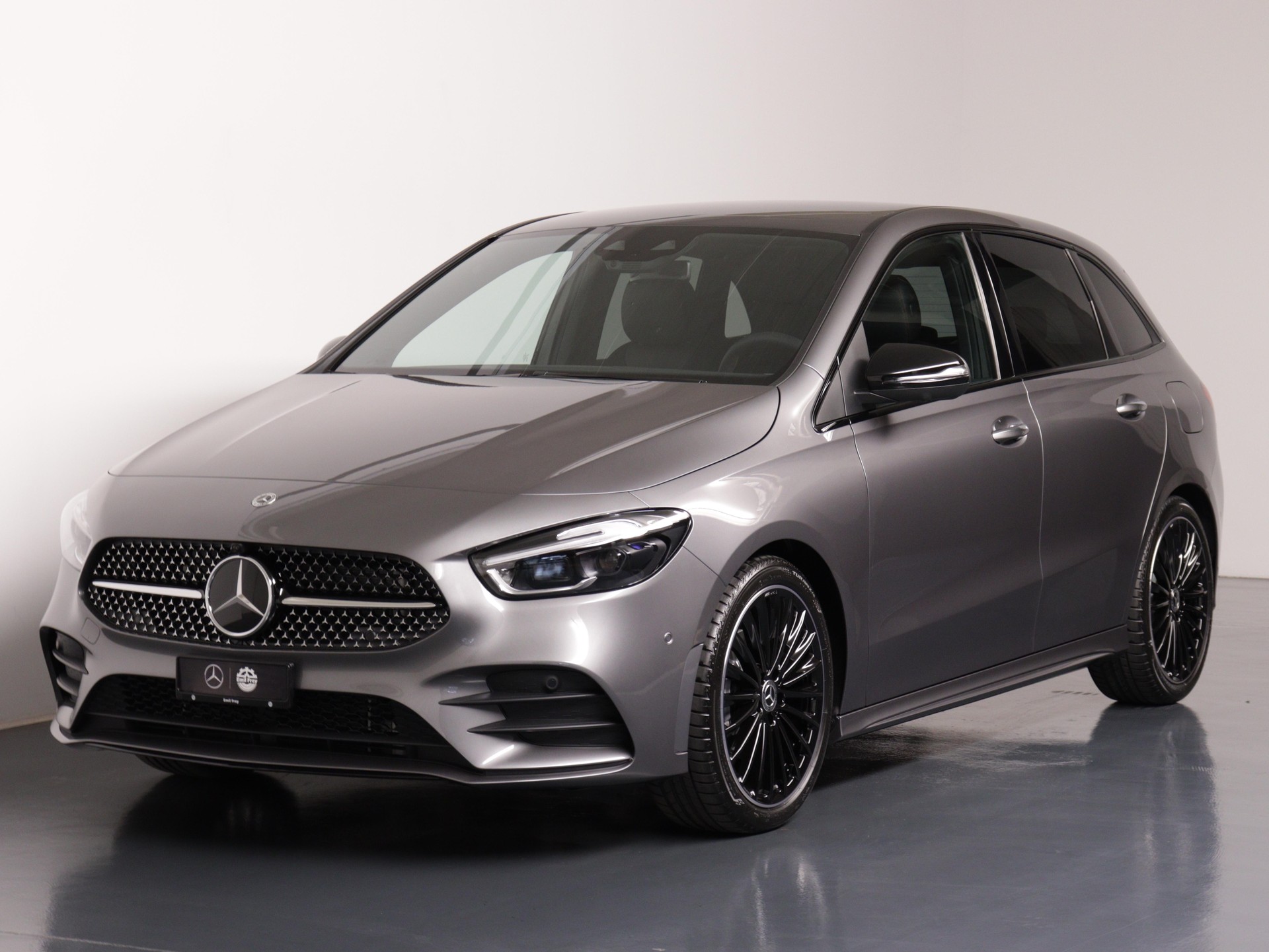 MERCEDES-BENZ B 200 AMG Line-showroom-element-1