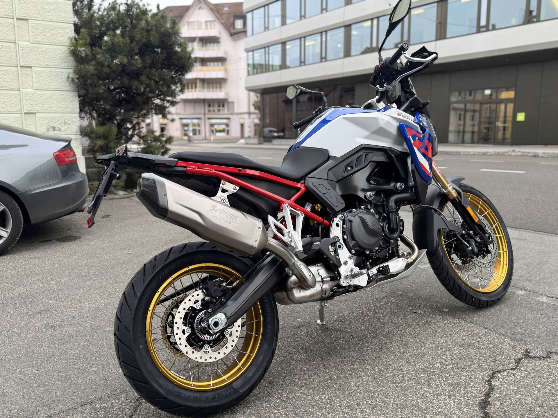BMW F 900 GS-image-3