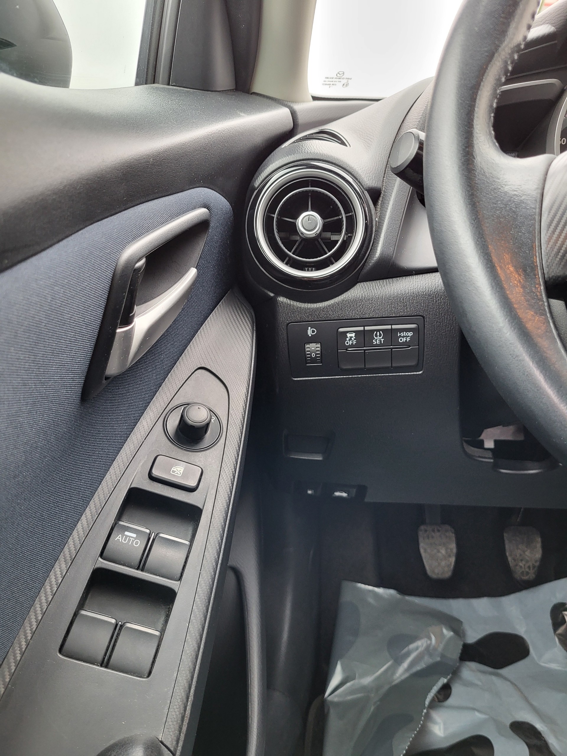 MAZDA 2 1.5i 16V Skyactiv-G Ambition-image-9