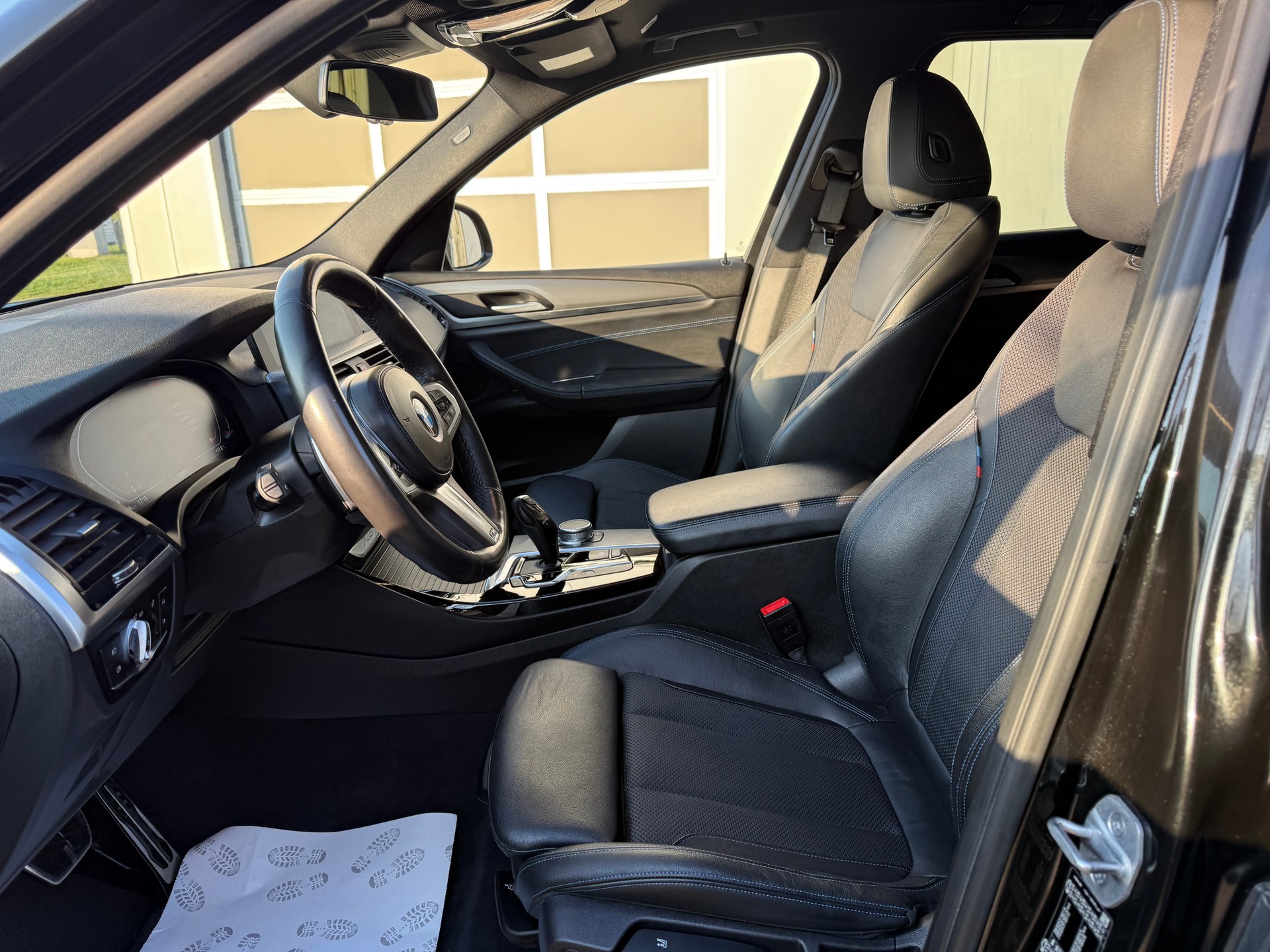 BMW X3 xDrive 20d Individual M Sport Steptronic-image-12