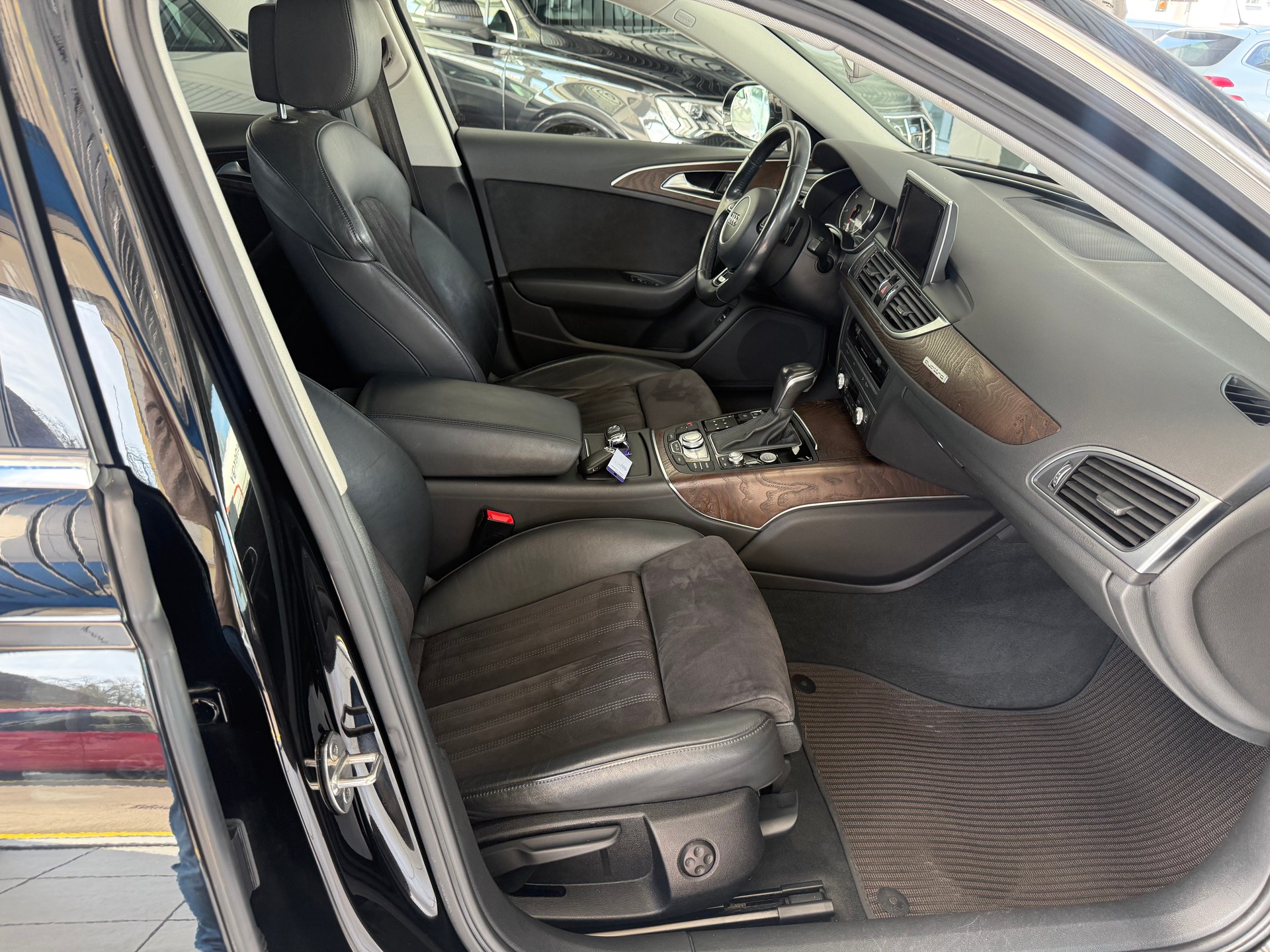 AUDI A6 allroad 3.0 TDI V6 quattro S-tronic-image-12