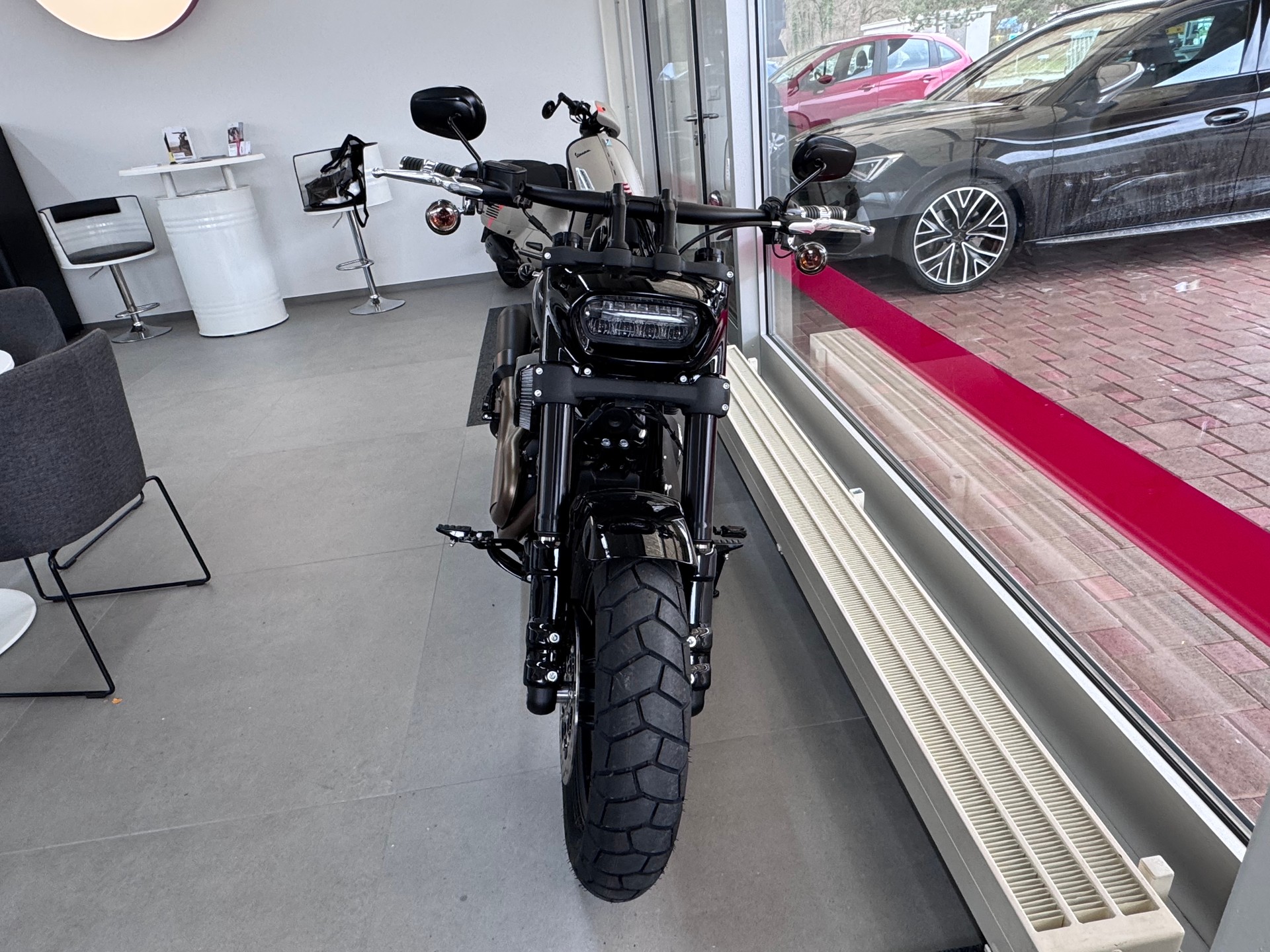 HARLEY-DAVIDSON FXFBS Fat Bob 114+Heckumbau+spezielle Fussraster und Griffe+Auspuff in schwarz lackiert+Werksgarantie+sofort lieferbar+-image-3
