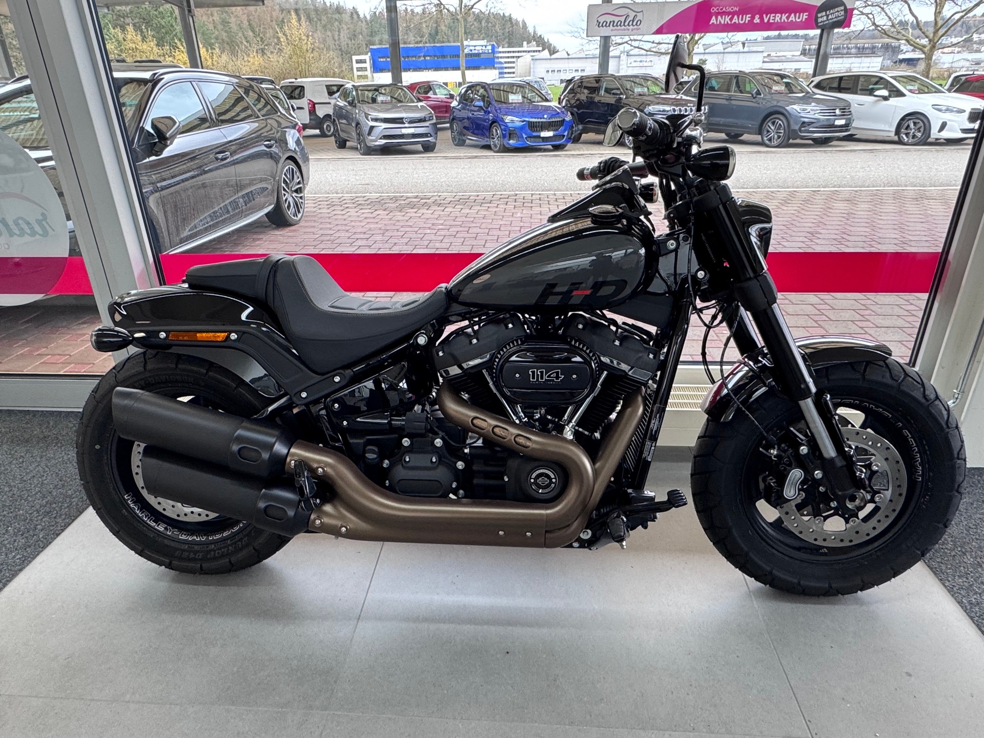 HARLEY-DAVIDSON FXFBS Fat Bob 114+Heckumbau+spezielle Fussraster und Griffe+Auspuff in schwarz lackiert+Werksgarantie+sofort lieferbar+