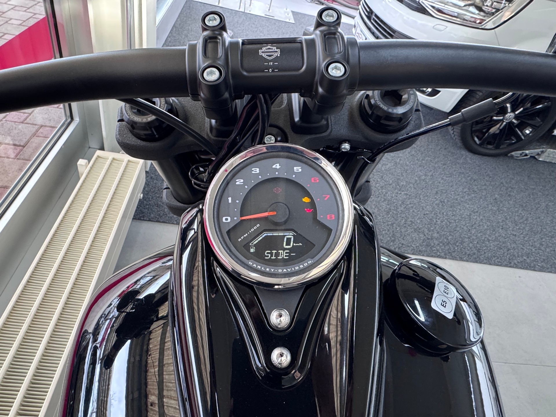 HARLEY-DAVIDSON FXFBS Fat Bob 114+Heckumbau+spezielle Fussraster und Griffe+Auspuff in schwarz lackiert+Werksgarantie+sofort lieferbar+-image-11