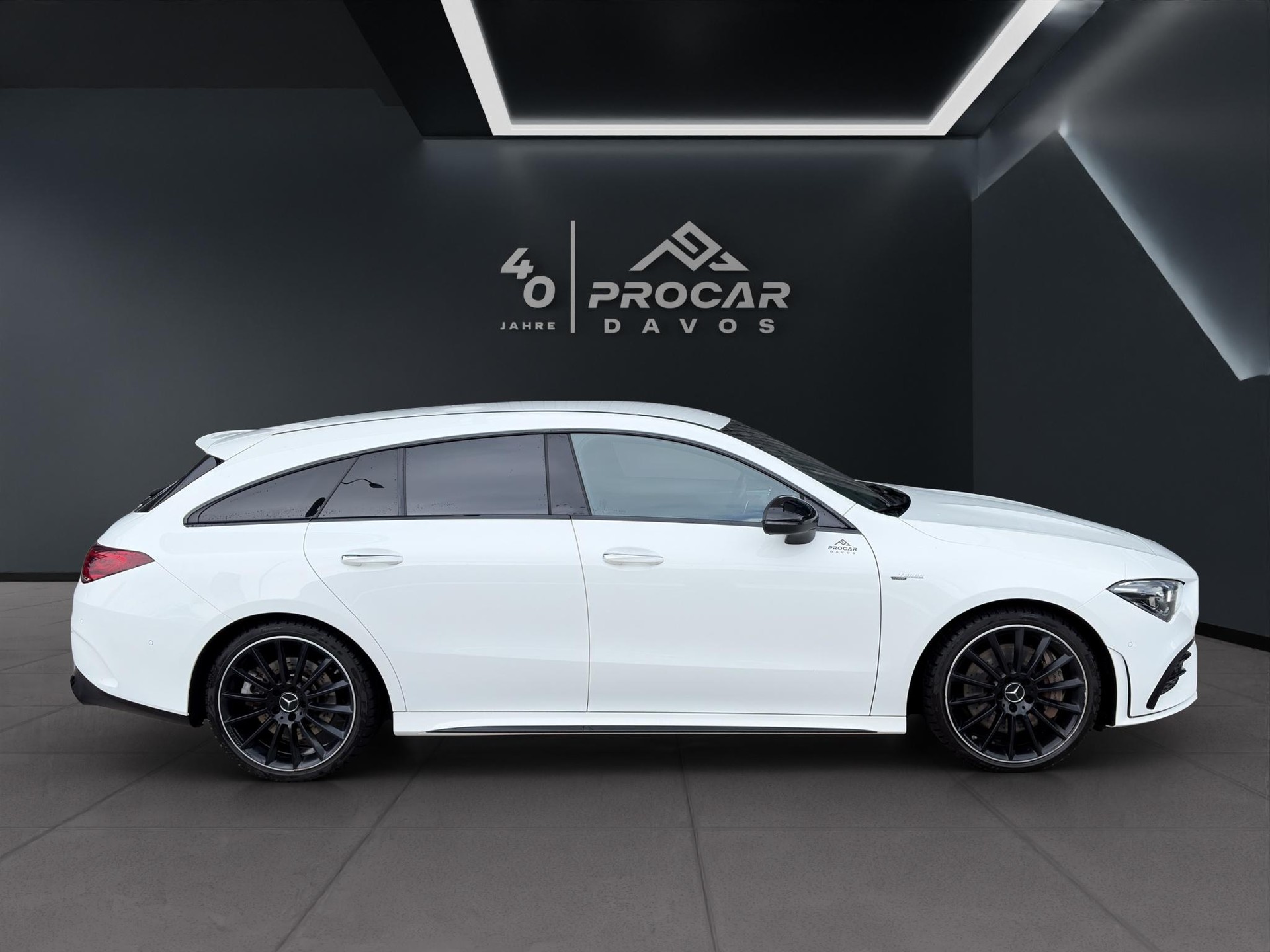 MERCEDES-BENZ CLA 35 AMG 4matic Shooting Brake-image-1