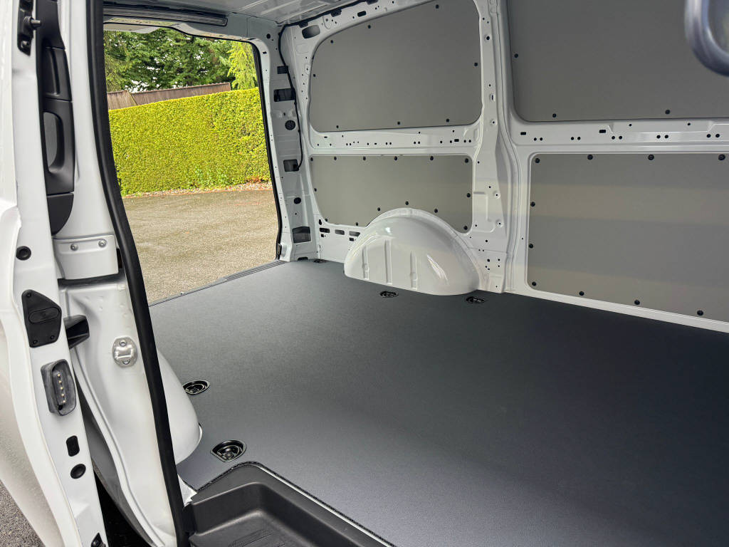 MERCEDES-BENZ eVito 129 Kasten Worker lang 90 kWh-image-4