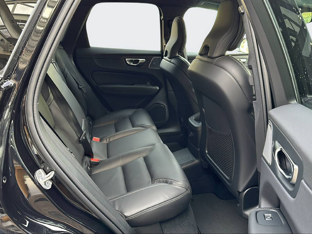 VOLVO XC60 2.0 T8 TE XCENTRIC Black Edition eAWD-image-14
