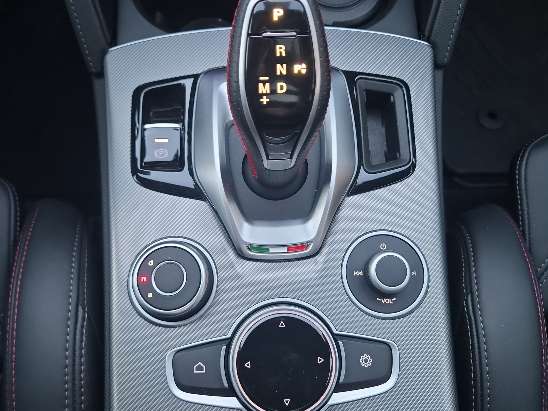 ALFA ROMEO Stelvio 2.0 Competizione Pack Sky Q4 AT8-image-10