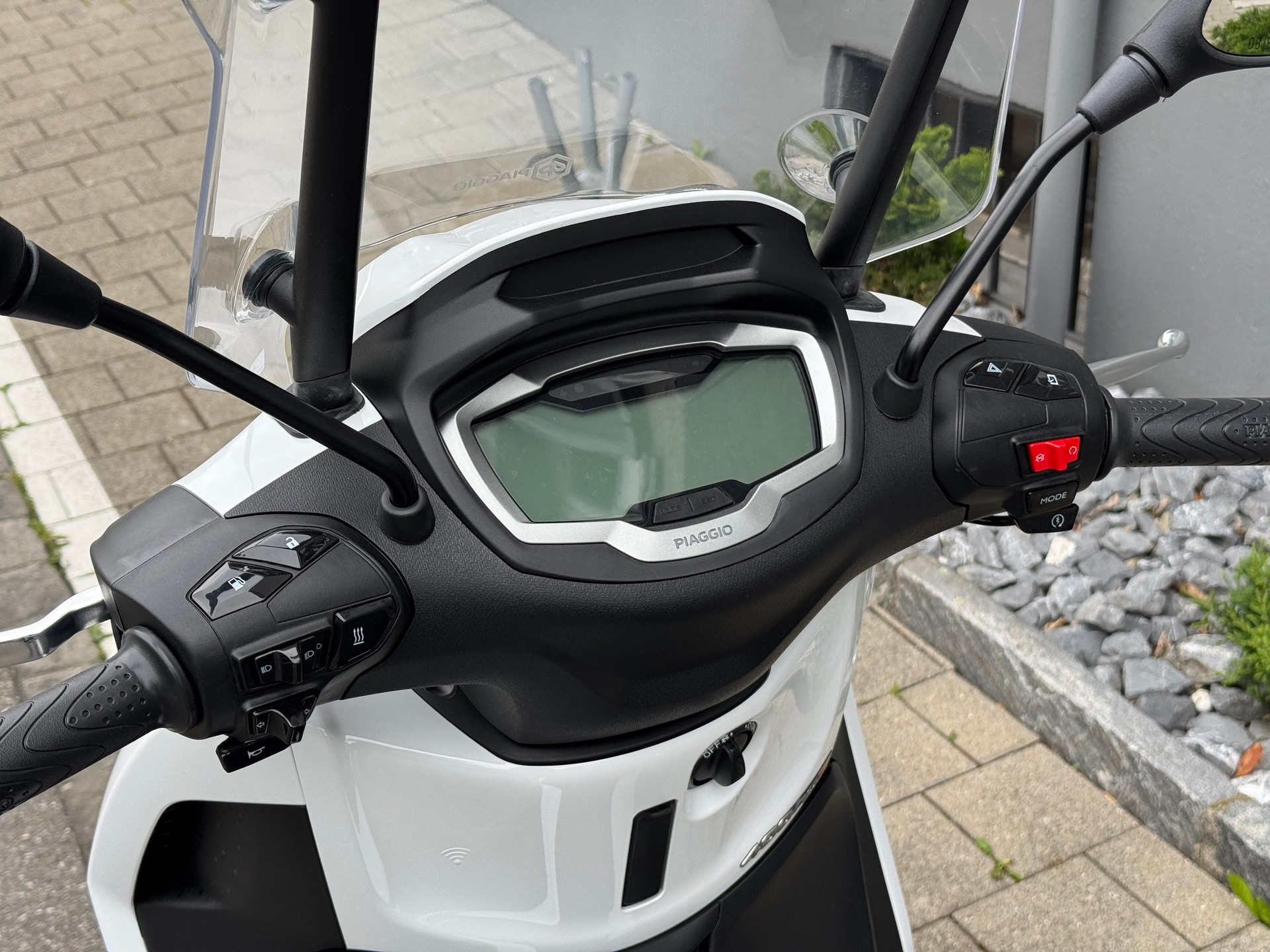 PIAGGIO Beverly 400 E5+-image-9