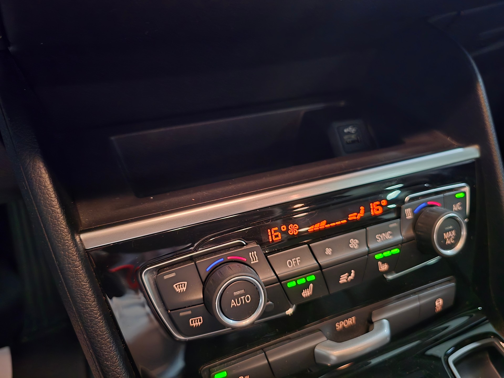BMW 218d xDrive Gran Tourer Steptronic Travel Edition-image-16
