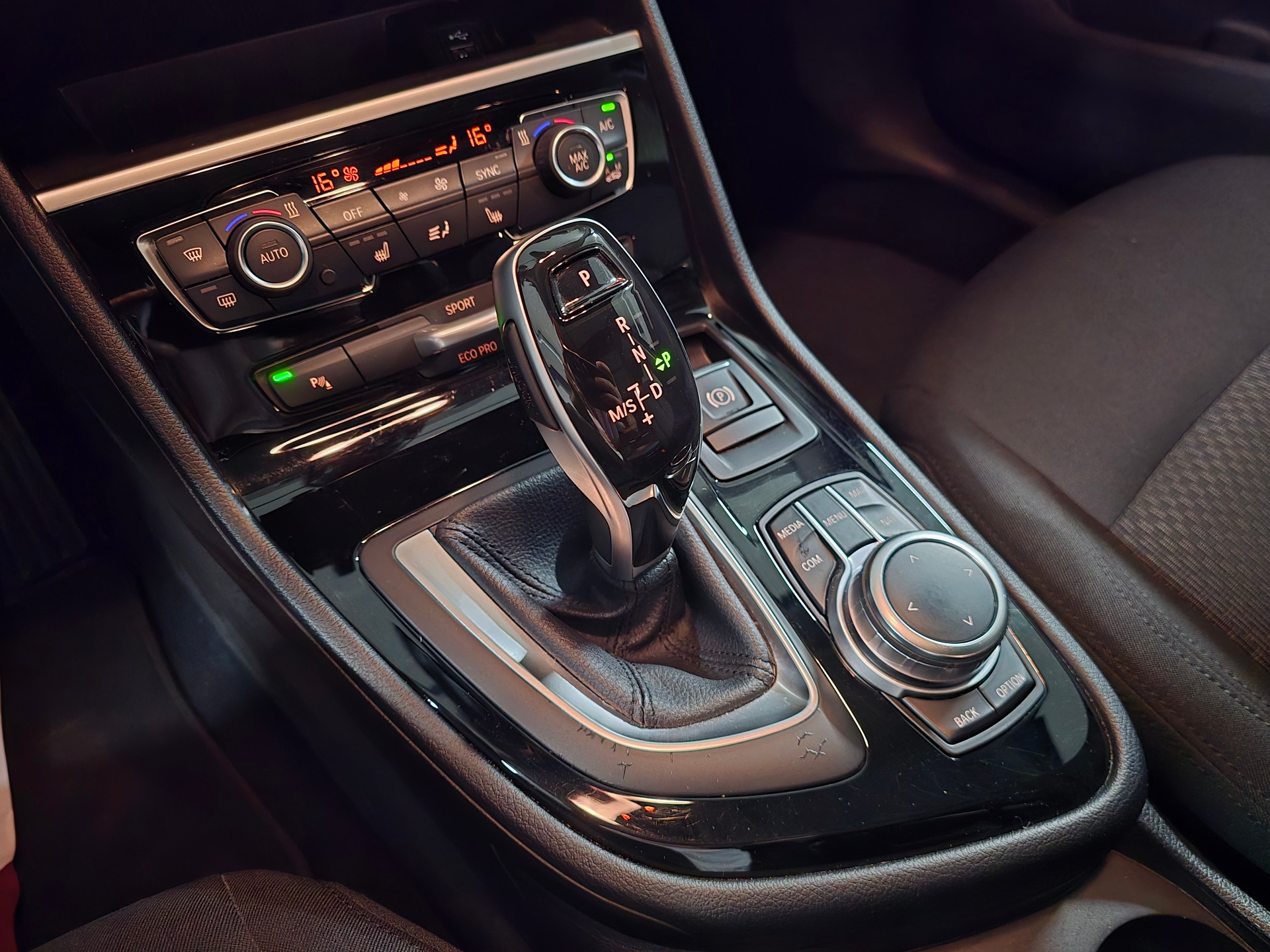 BMW 218d xDrive Gran Tourer Steptronic Travel Edition-image-17