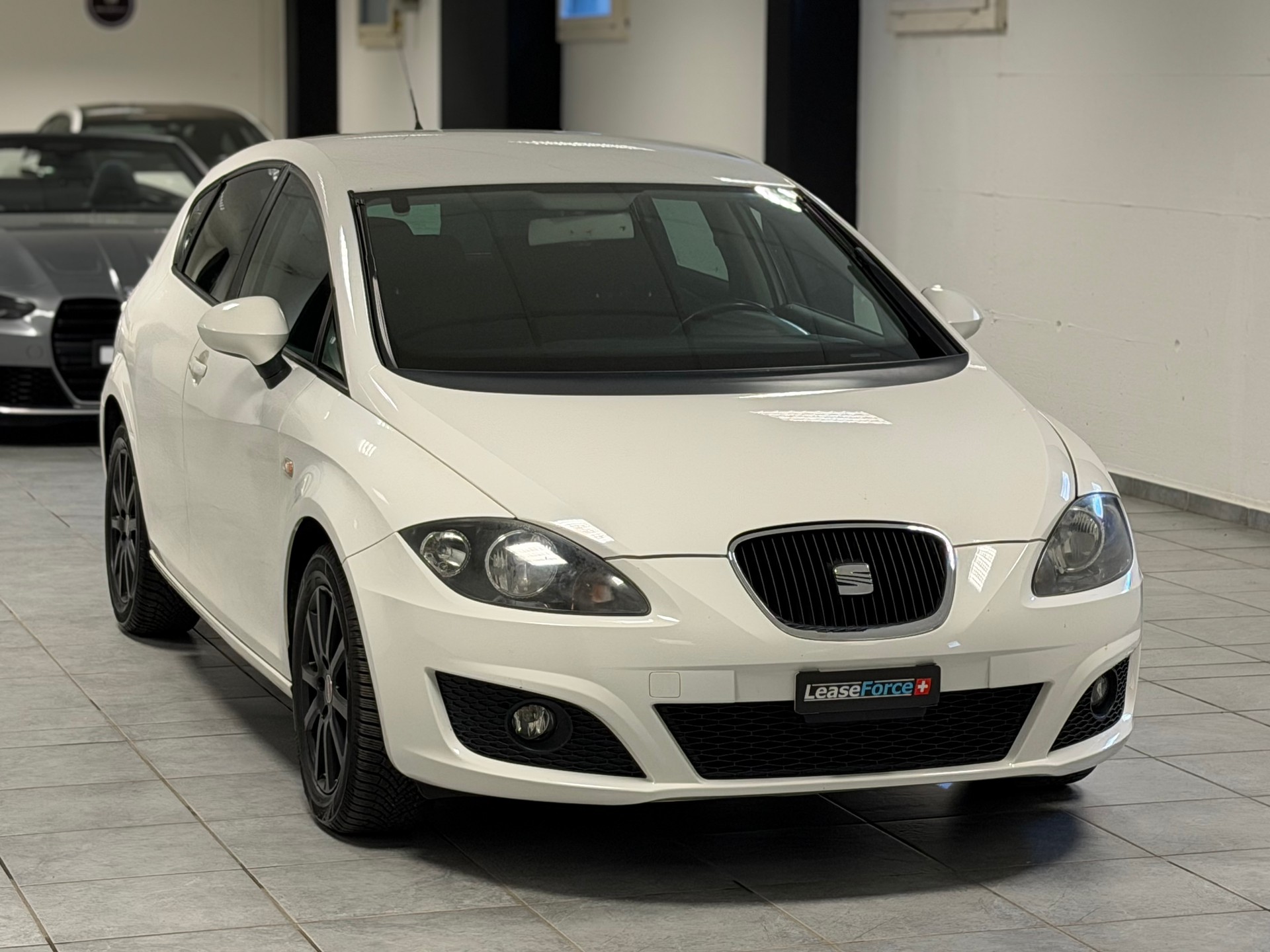 SEAT Leon 1.8 TSI Style-showroom-element-2