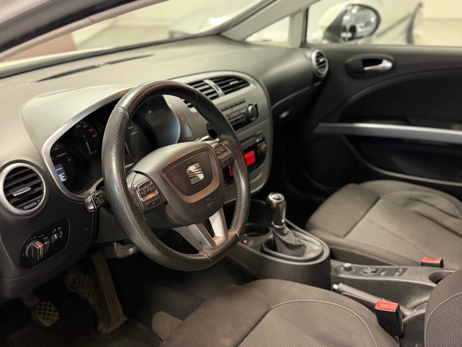 SEAT Leon 1.8 TSI Style-image-16
