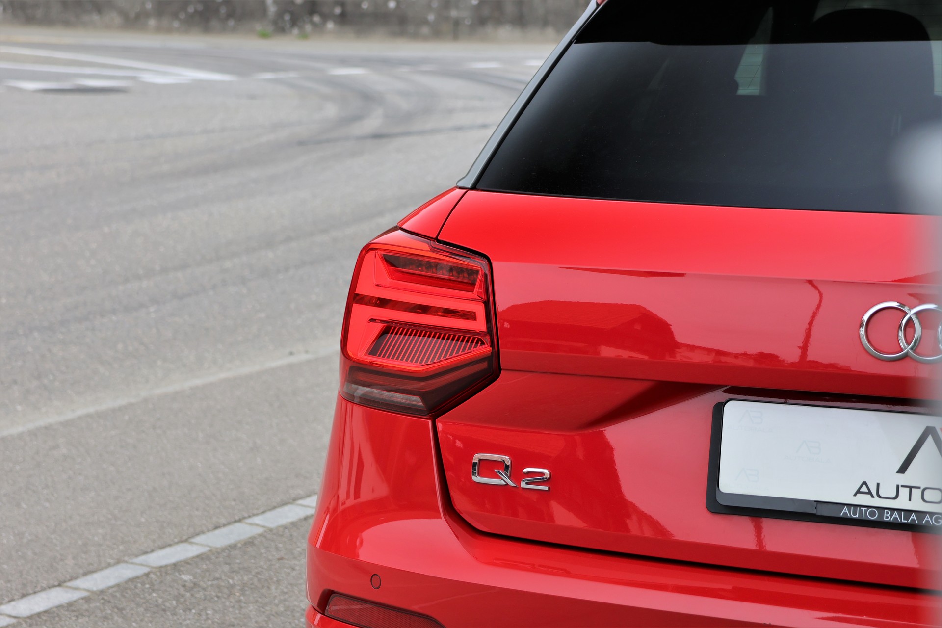 AUDI Q2 1.4 TFSI sport S-tronic S-Line (CH)-image-5